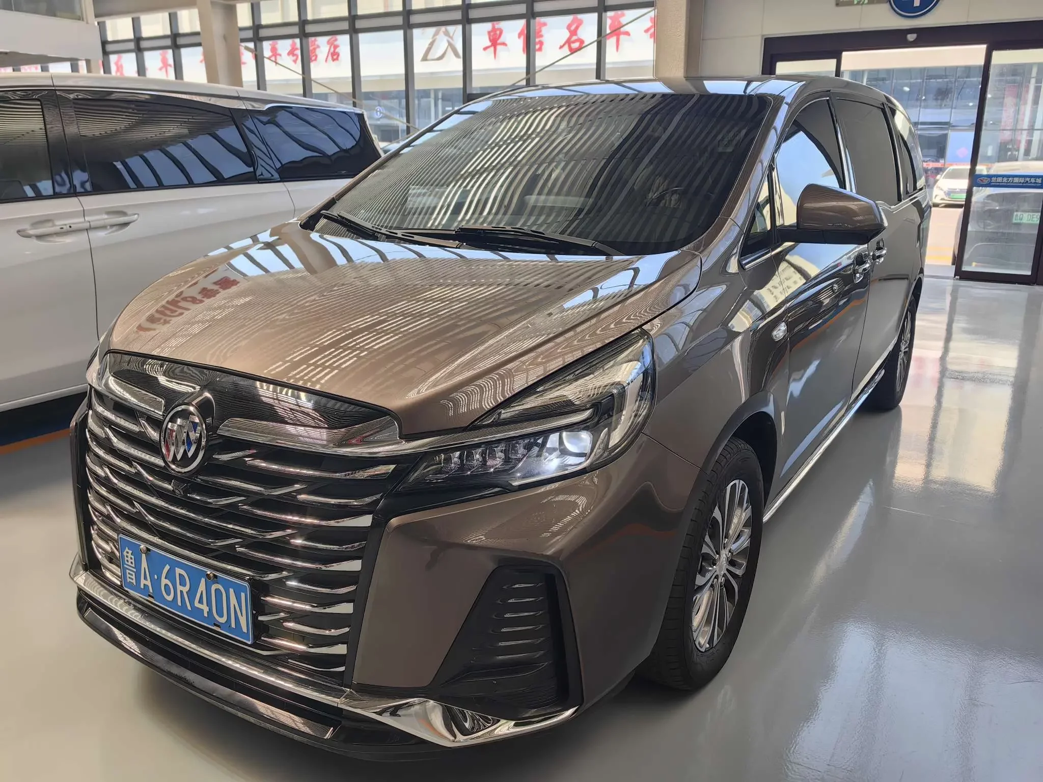 Buick GL8  из Китая