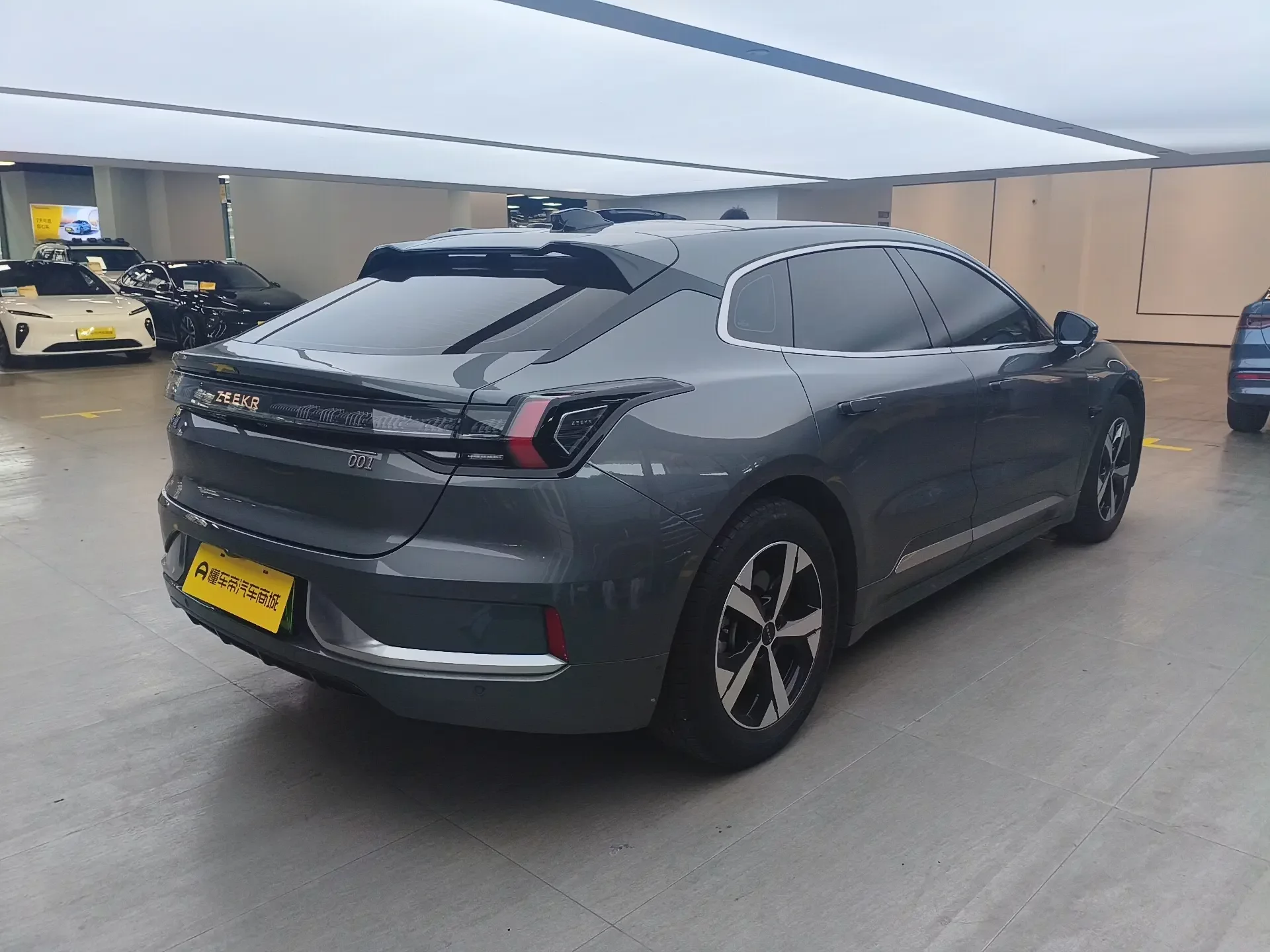 ZEEKR 001
