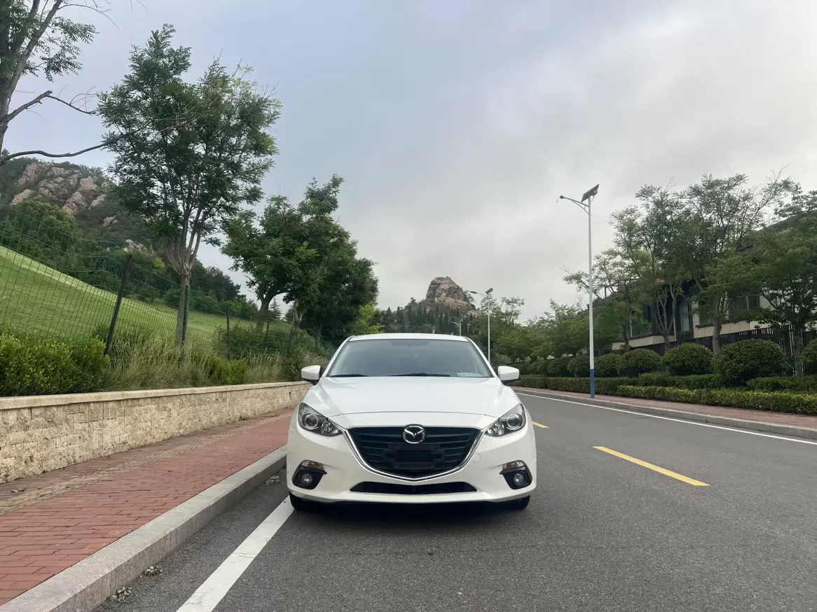Mazda Axela (3)  из Китая
