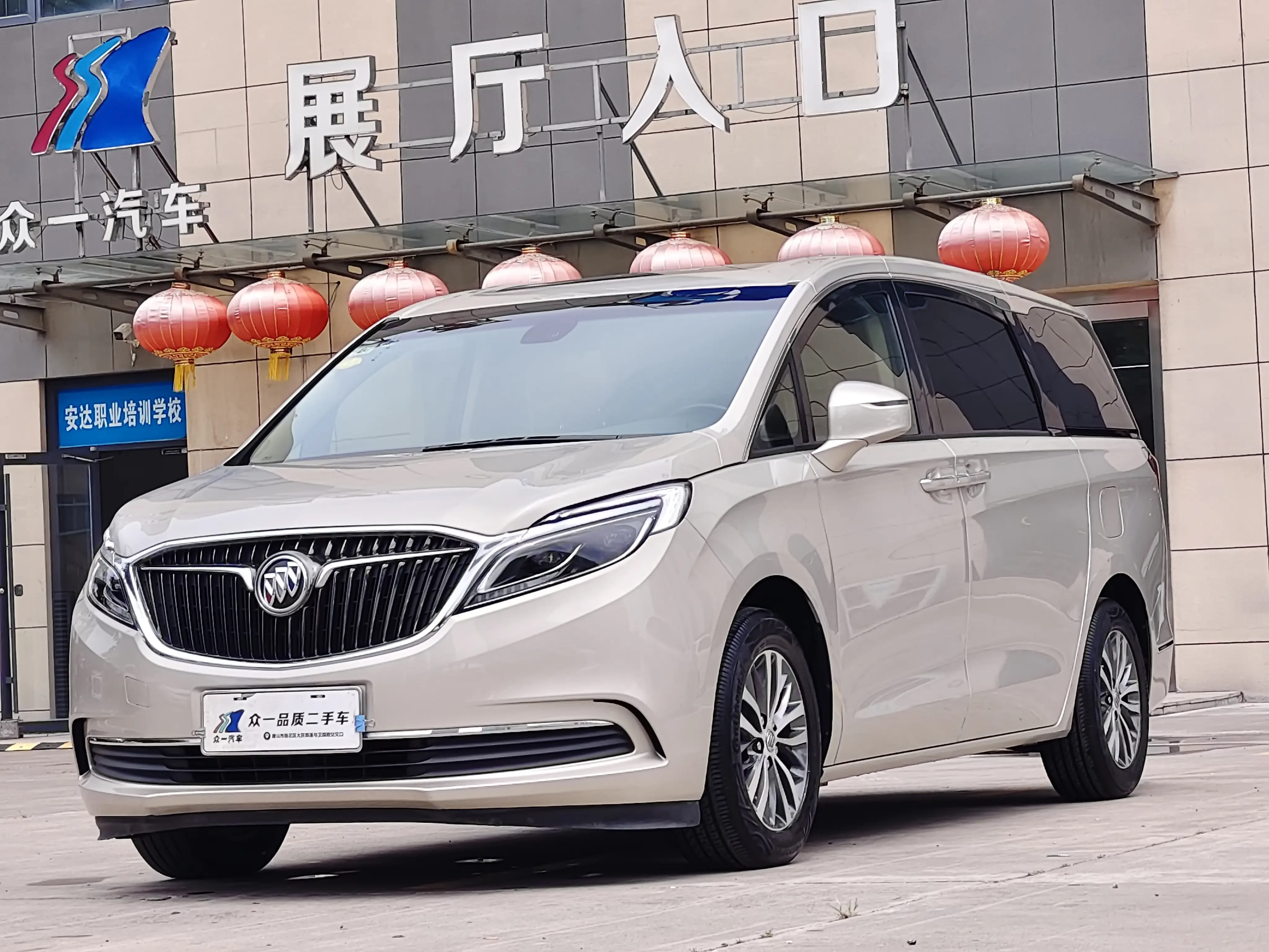 Buick GL8  из Китая