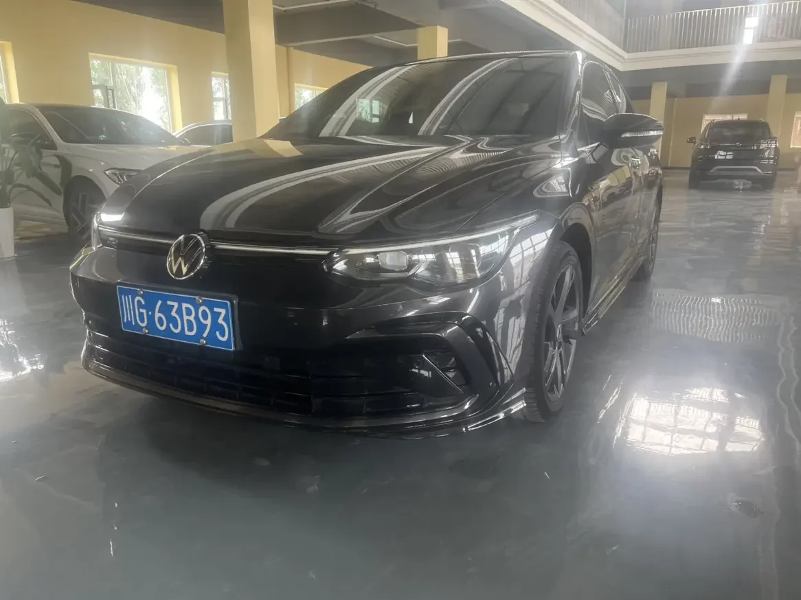 VOLKSWAGEN GOLF