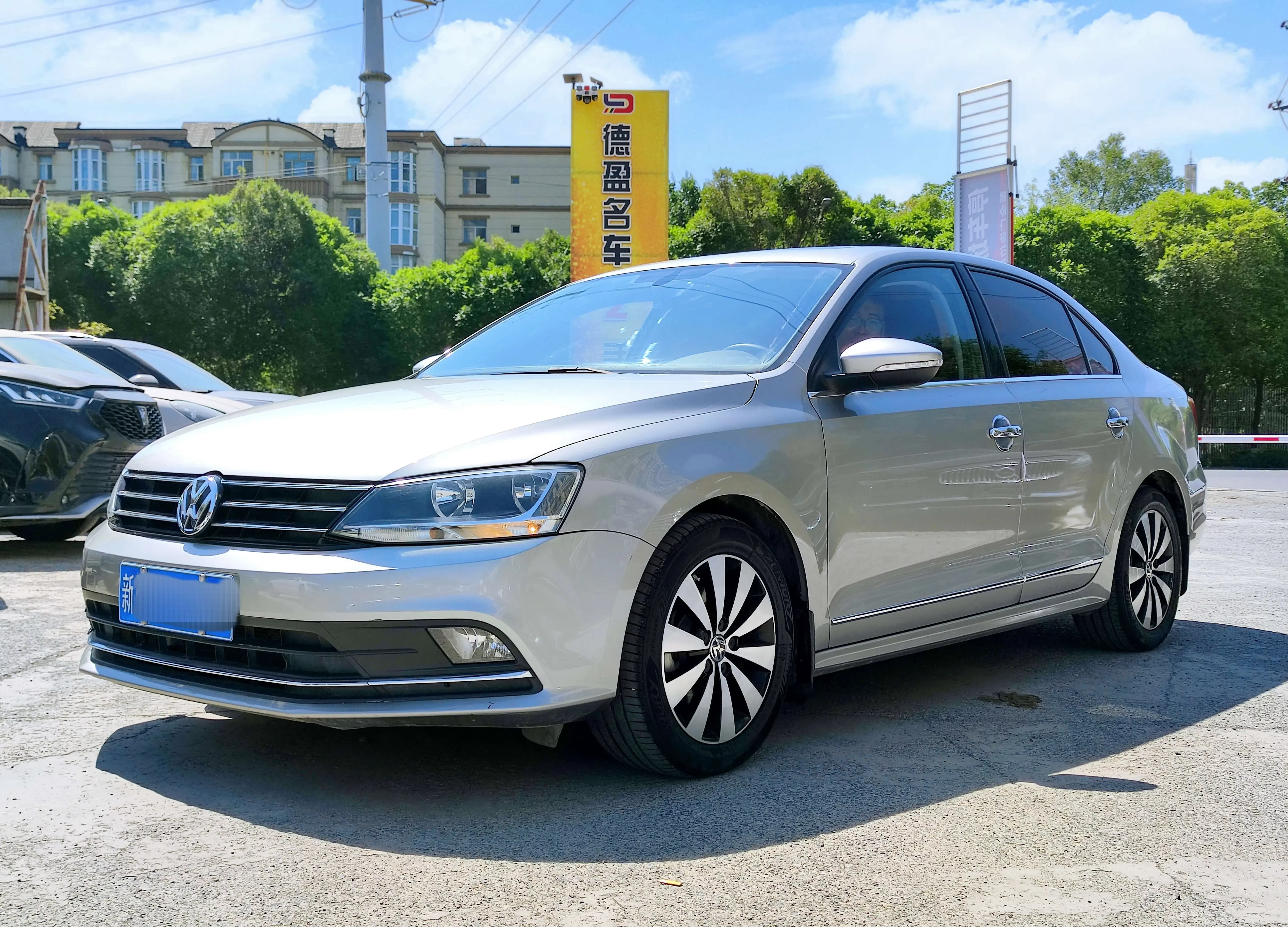 Volkswagen Sagitar  из Китая