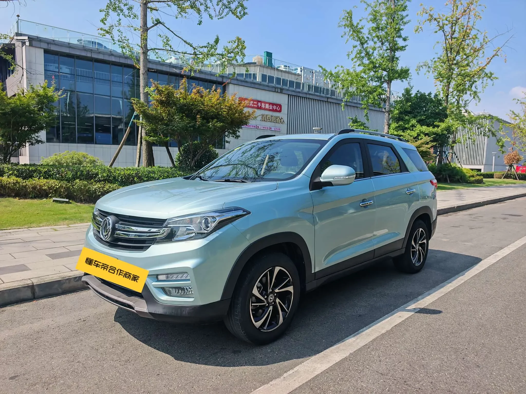 Dongfeng Scenery S560  из Китая