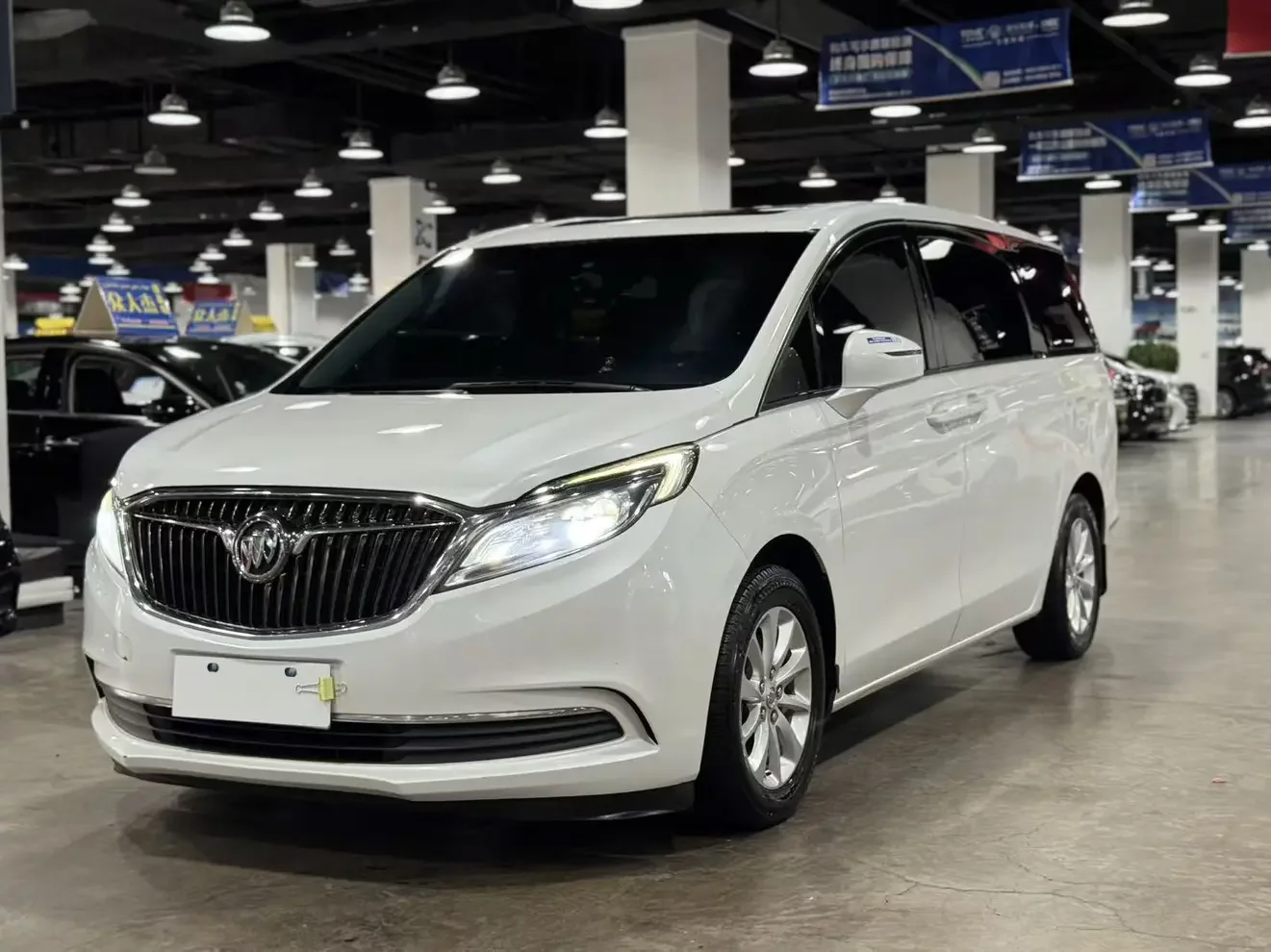 Buick GL8  из Китая