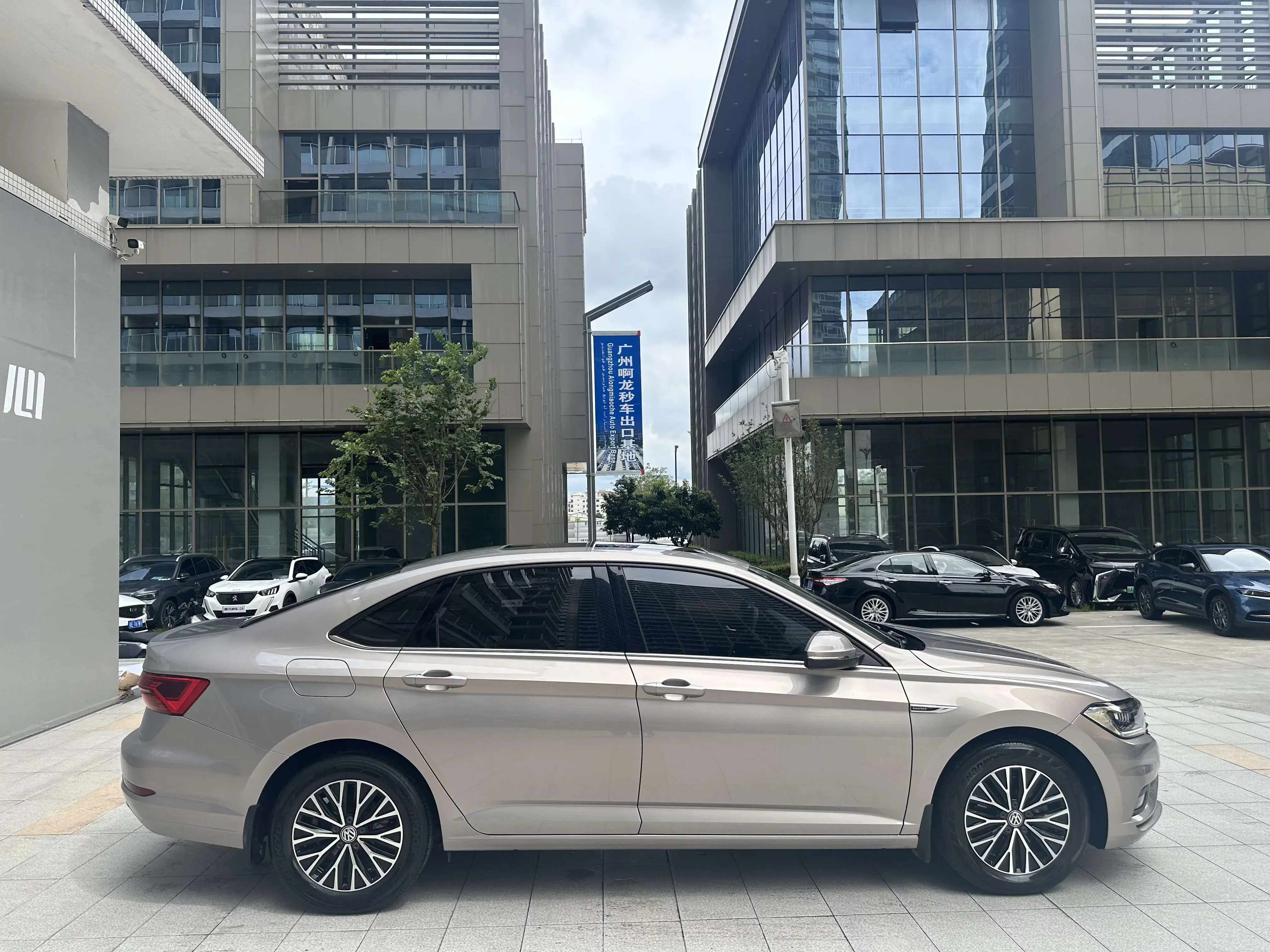 Volkswagen Sagitar