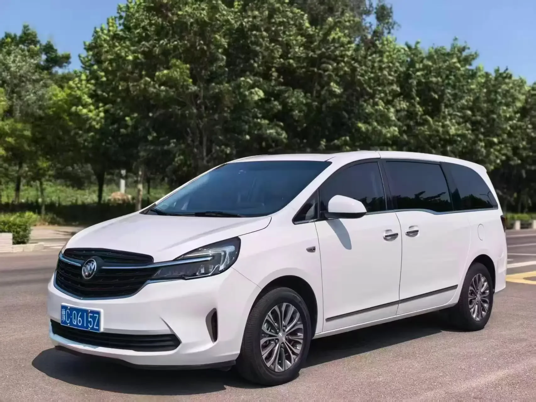 Buick GL8  из Китая