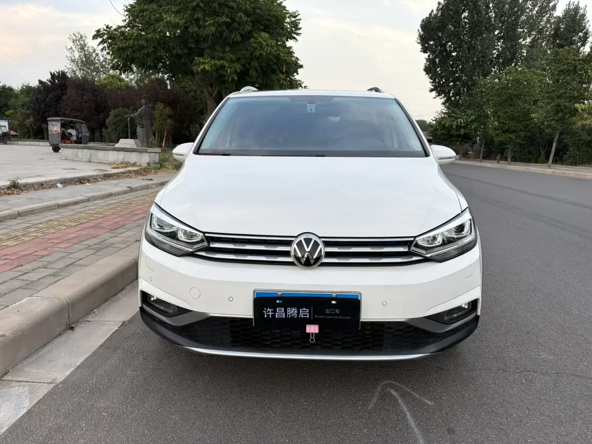 Volkswagen Touran L  из Китая