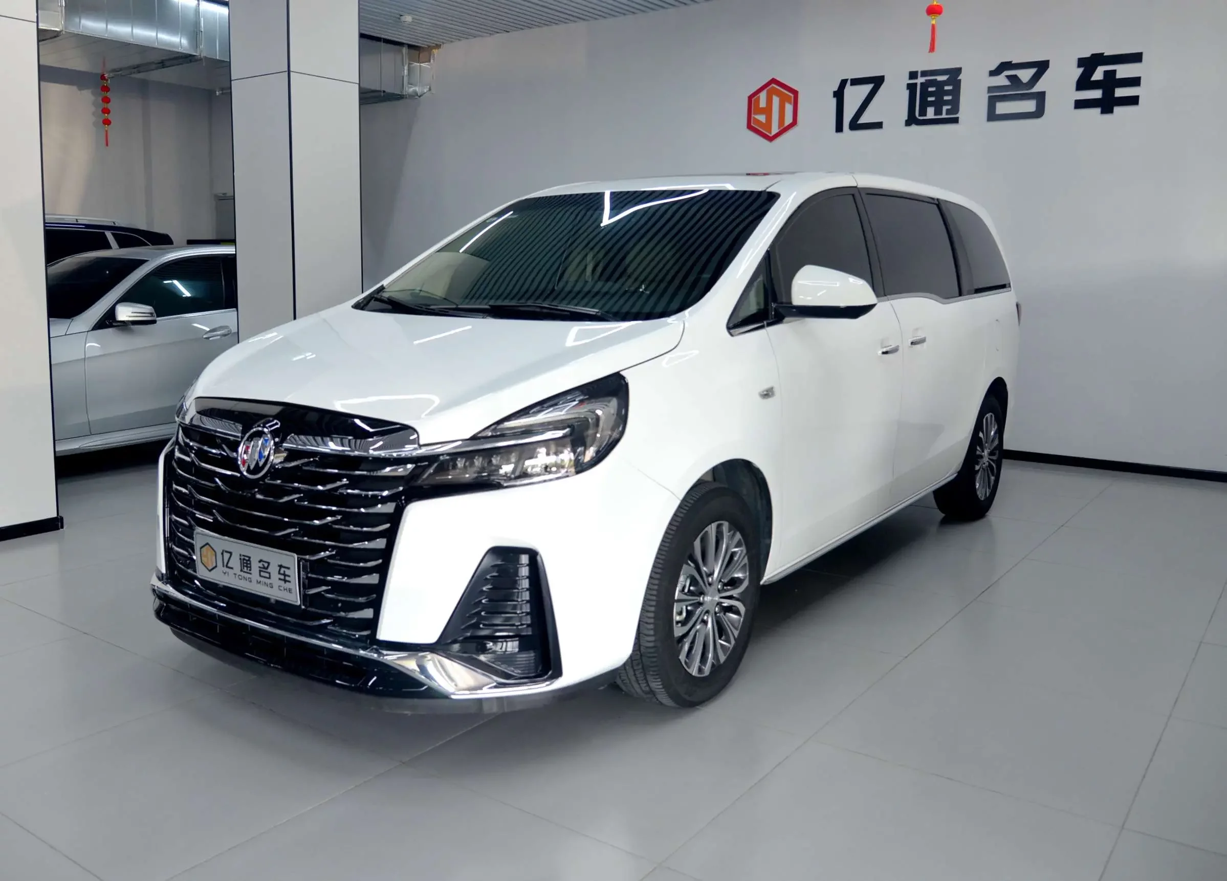 Buick GL8  из Китая