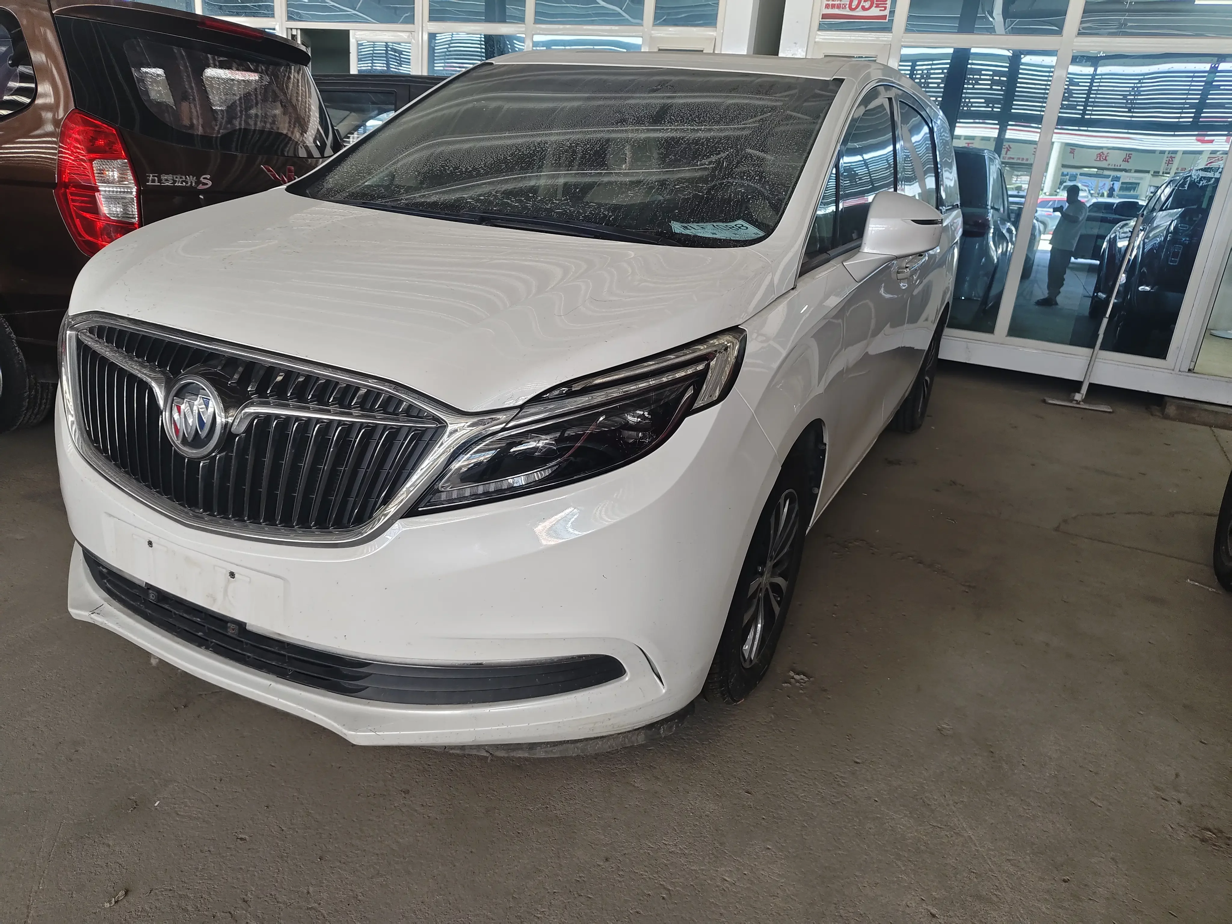 Buick GL8  из Китая