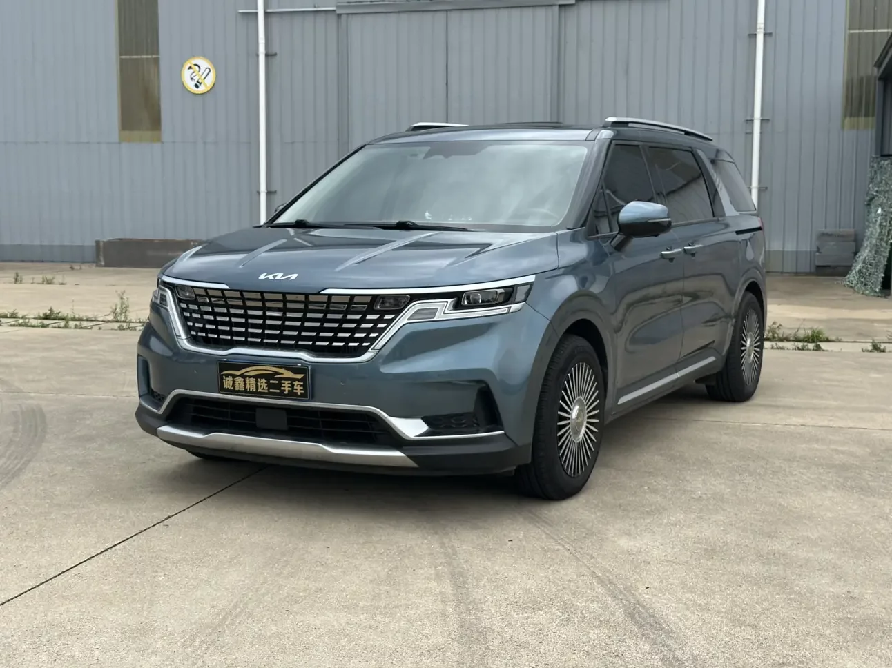 Kia Carnival  из Китая