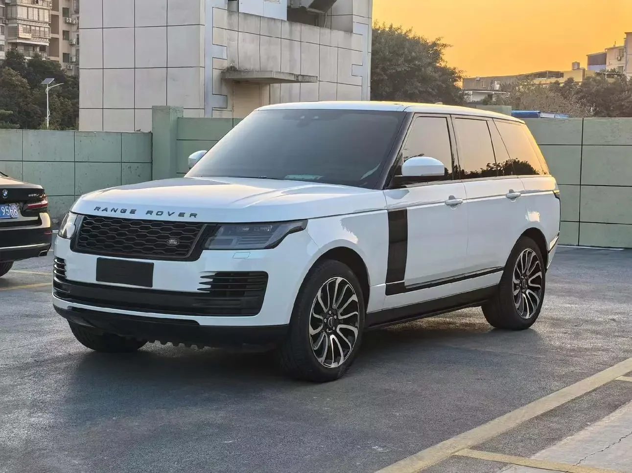 Land Rover range rover  из Китая