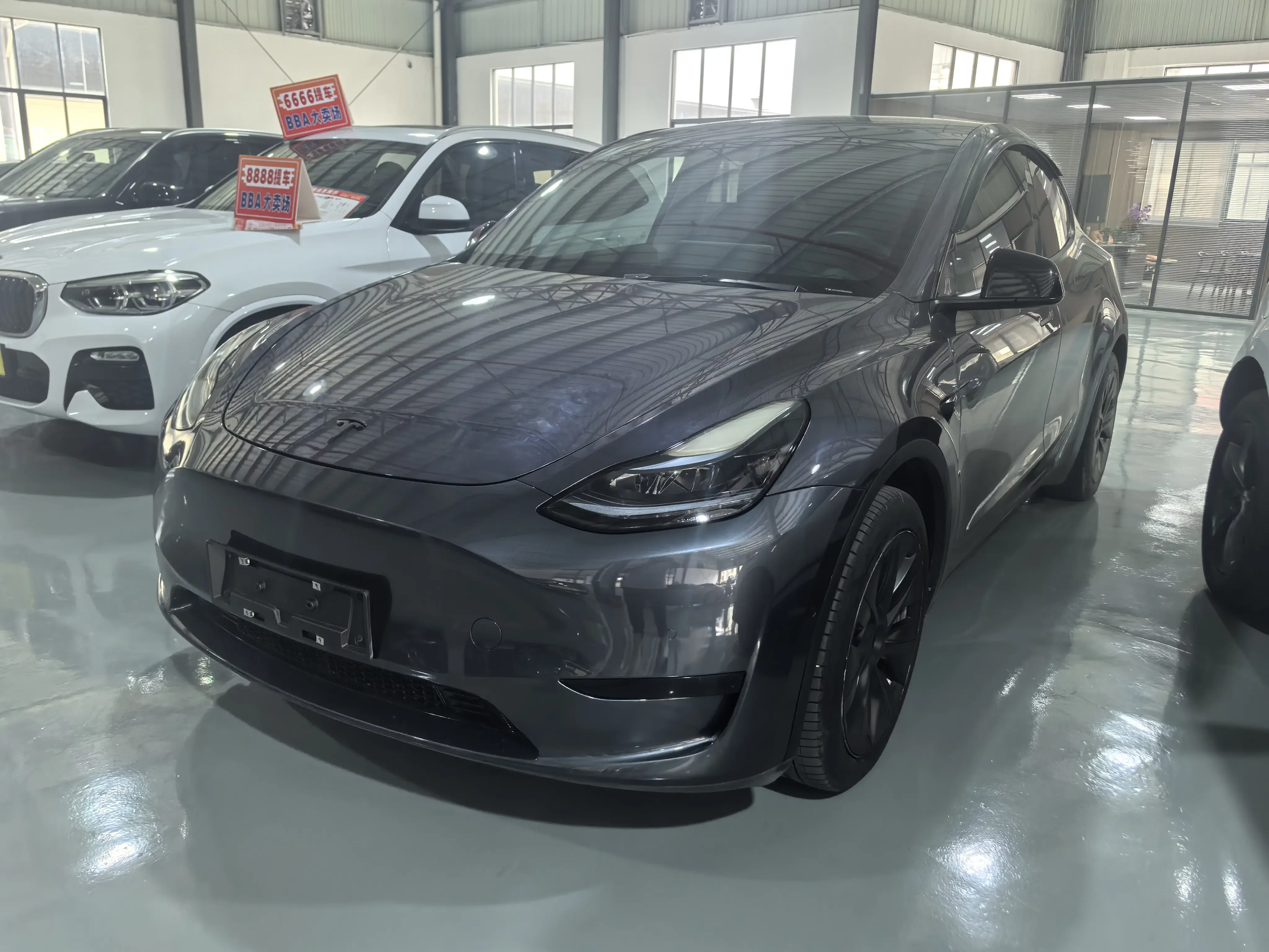 TESLA MODEL Y