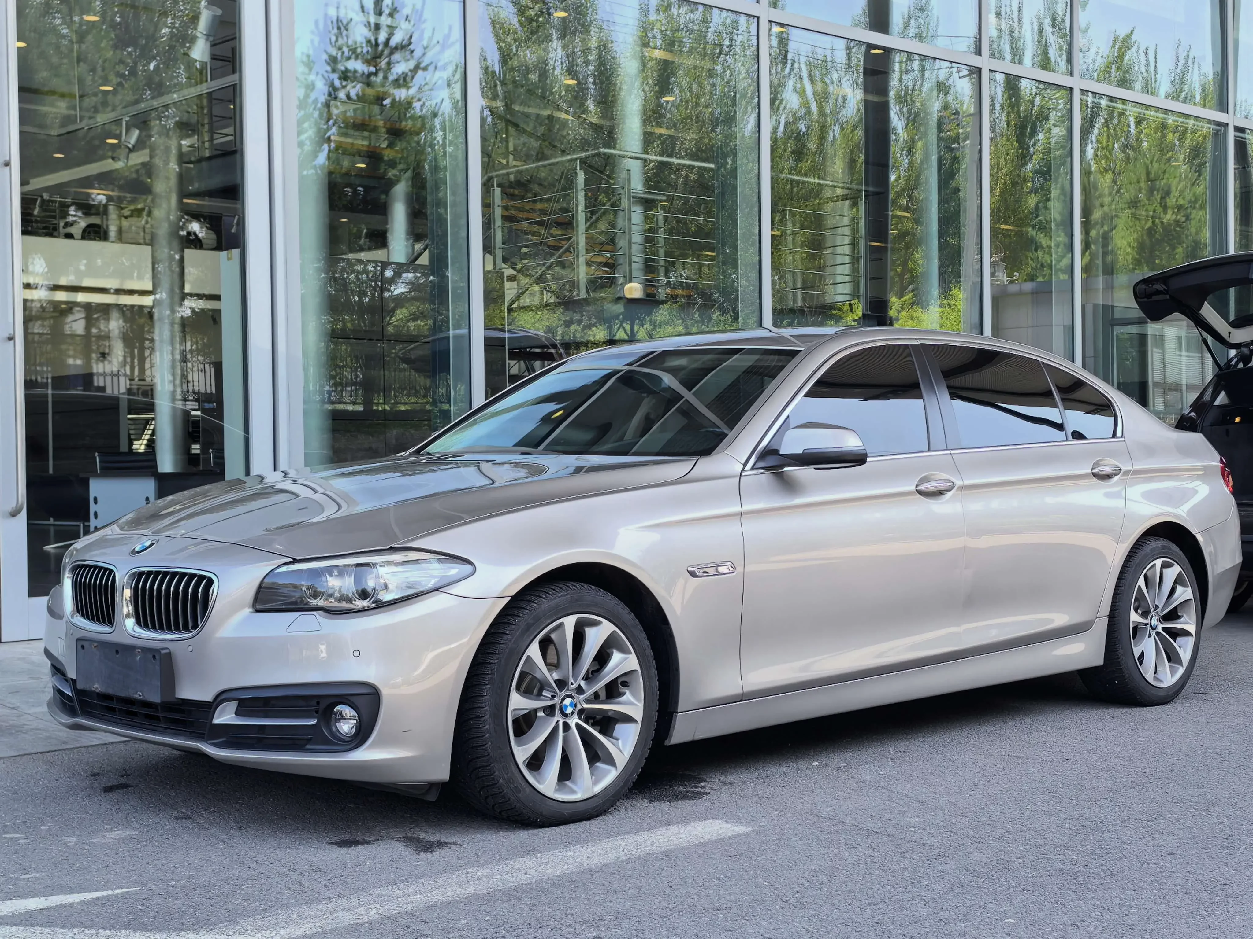BMW 5 Series  из Китая