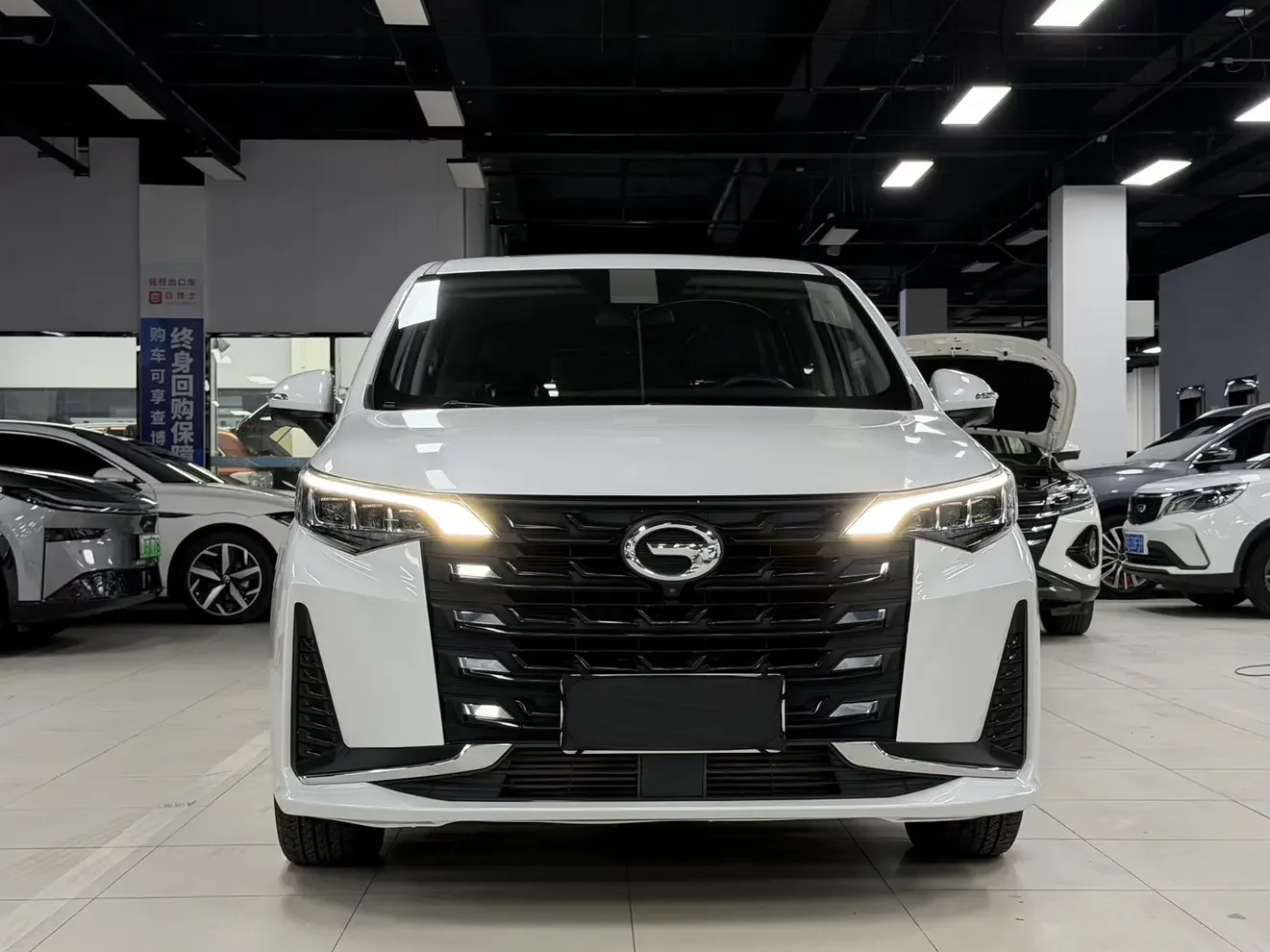 GAC Trumpchi M6  из Китая