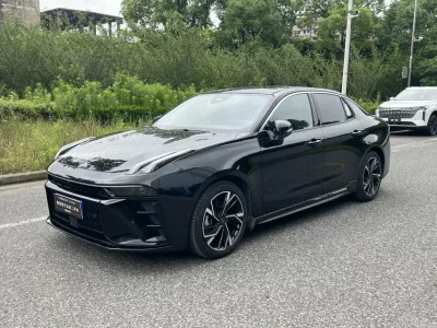 Lynk & Co 03