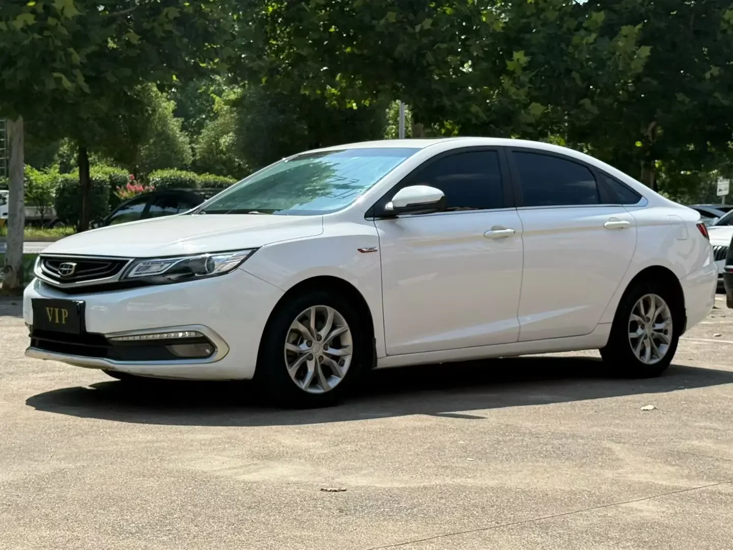 Geely Emgrand GL  из Китая
