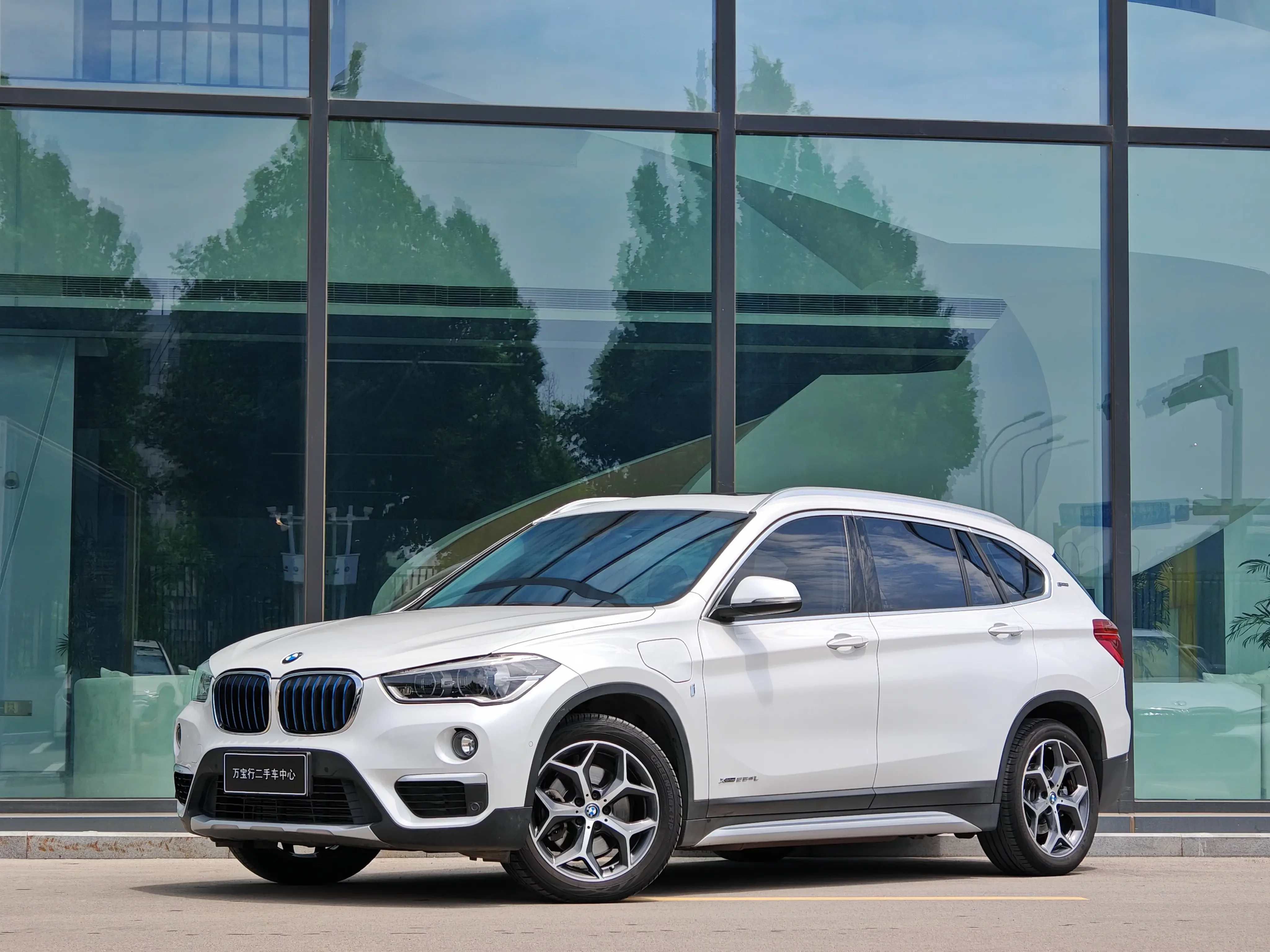 BMW X1 PHEV  из Китая