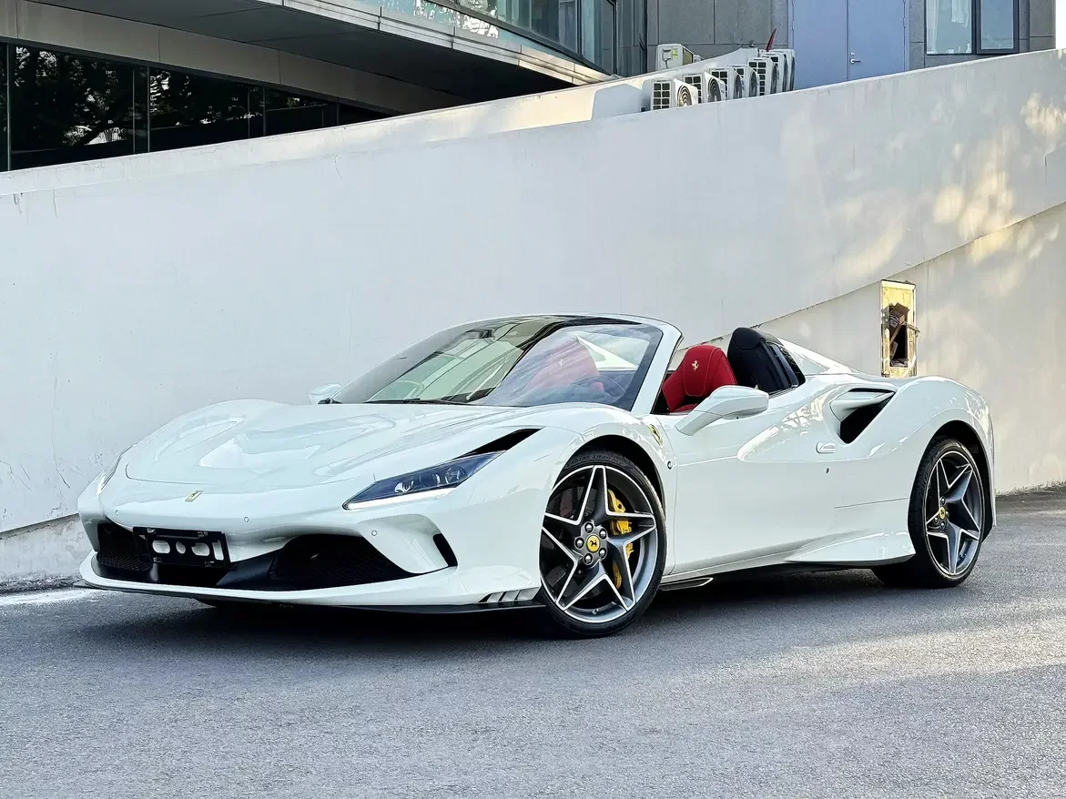 FERRARI F8