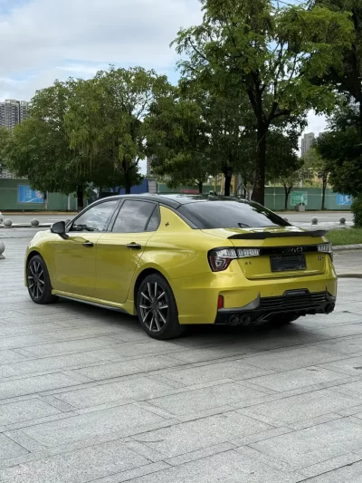 Lynk & Co 03