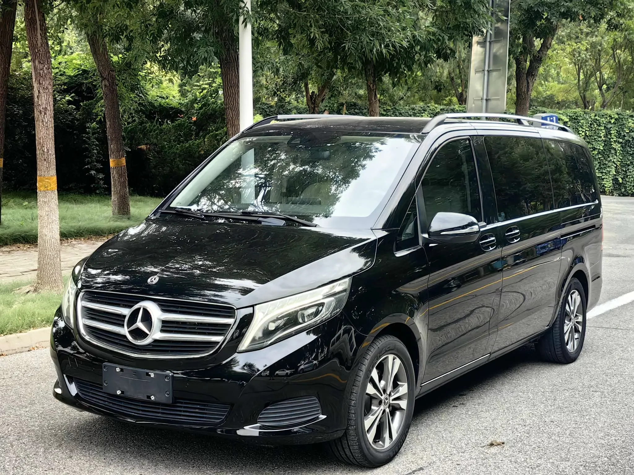 Mercedes-Benz V Class  из Китая