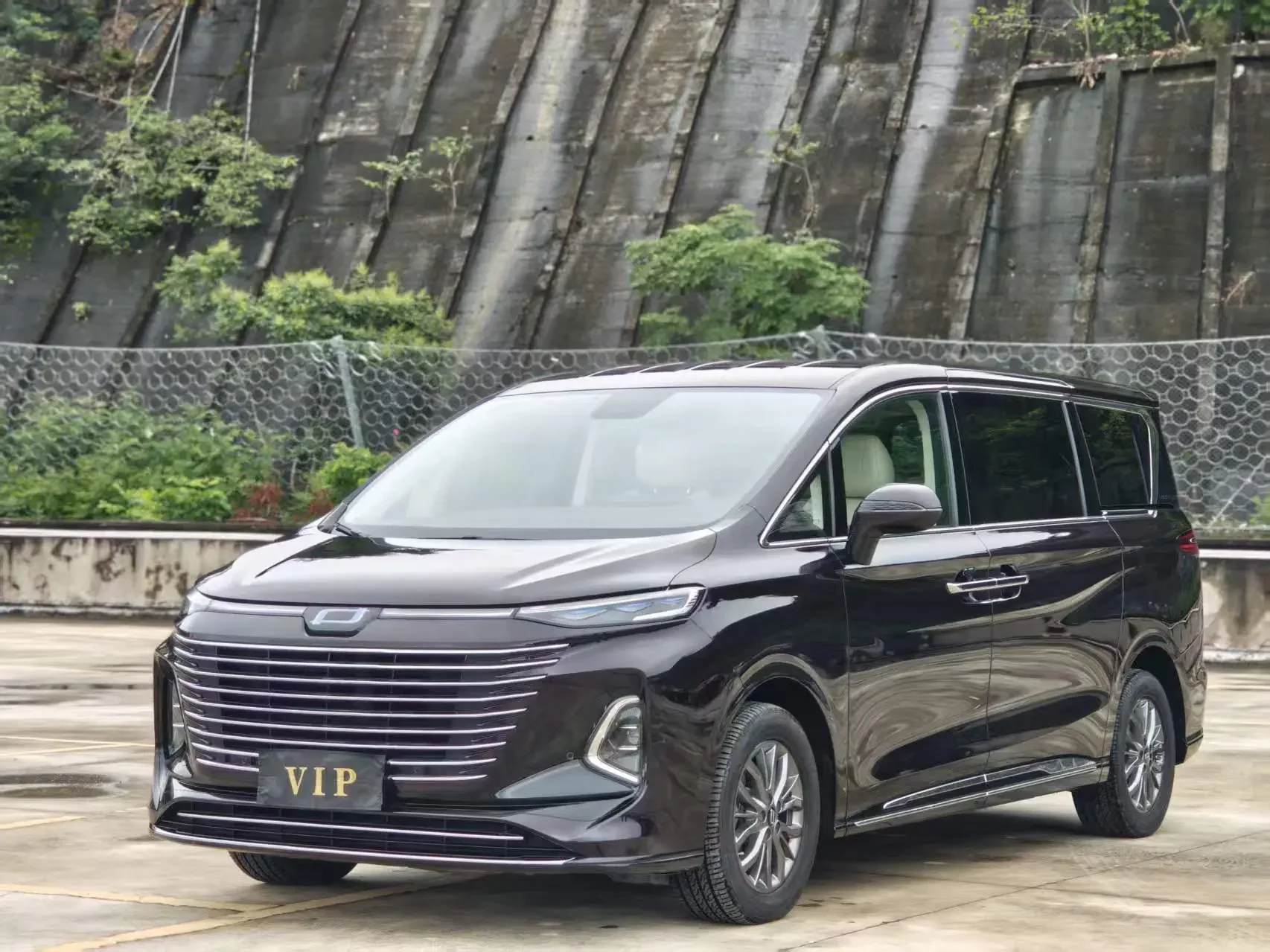 FAW Bestune M9 (Besturn M9)  из Китая