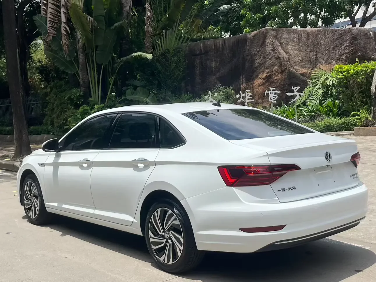 Volkswagen Sagitar