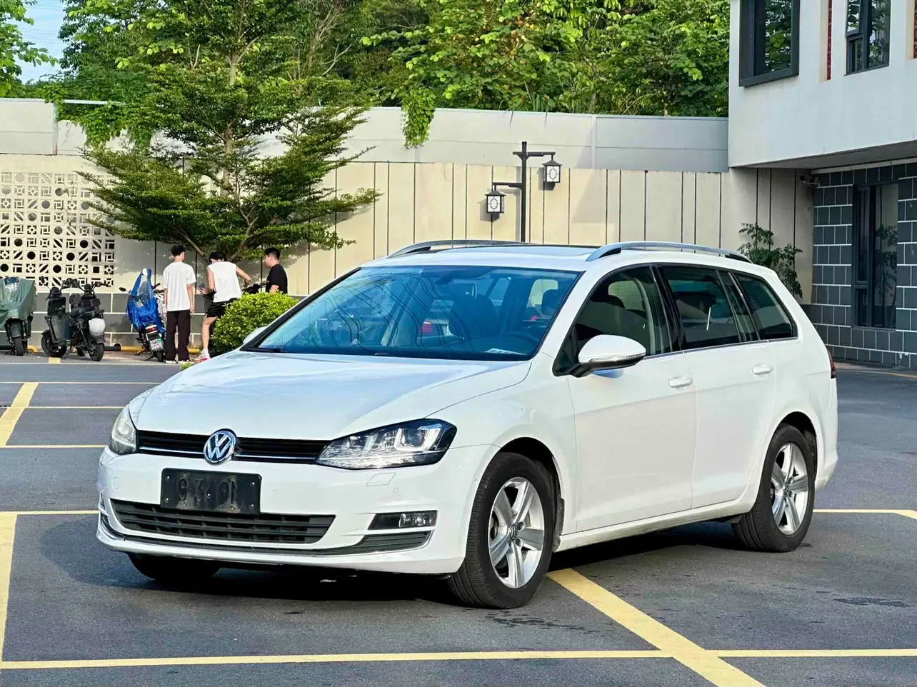Volkswagen Golf  из Китая