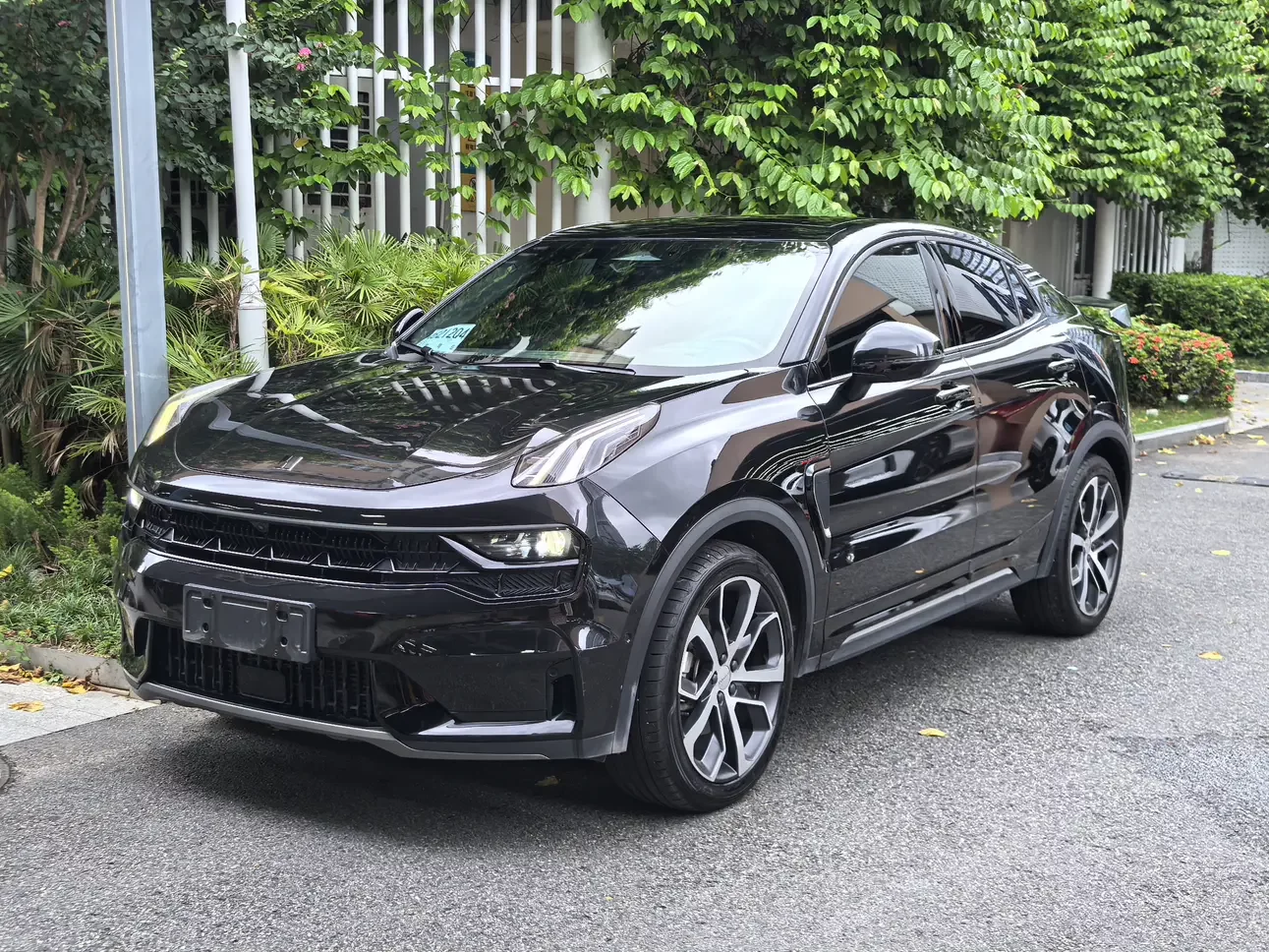 LYNK & CO 05