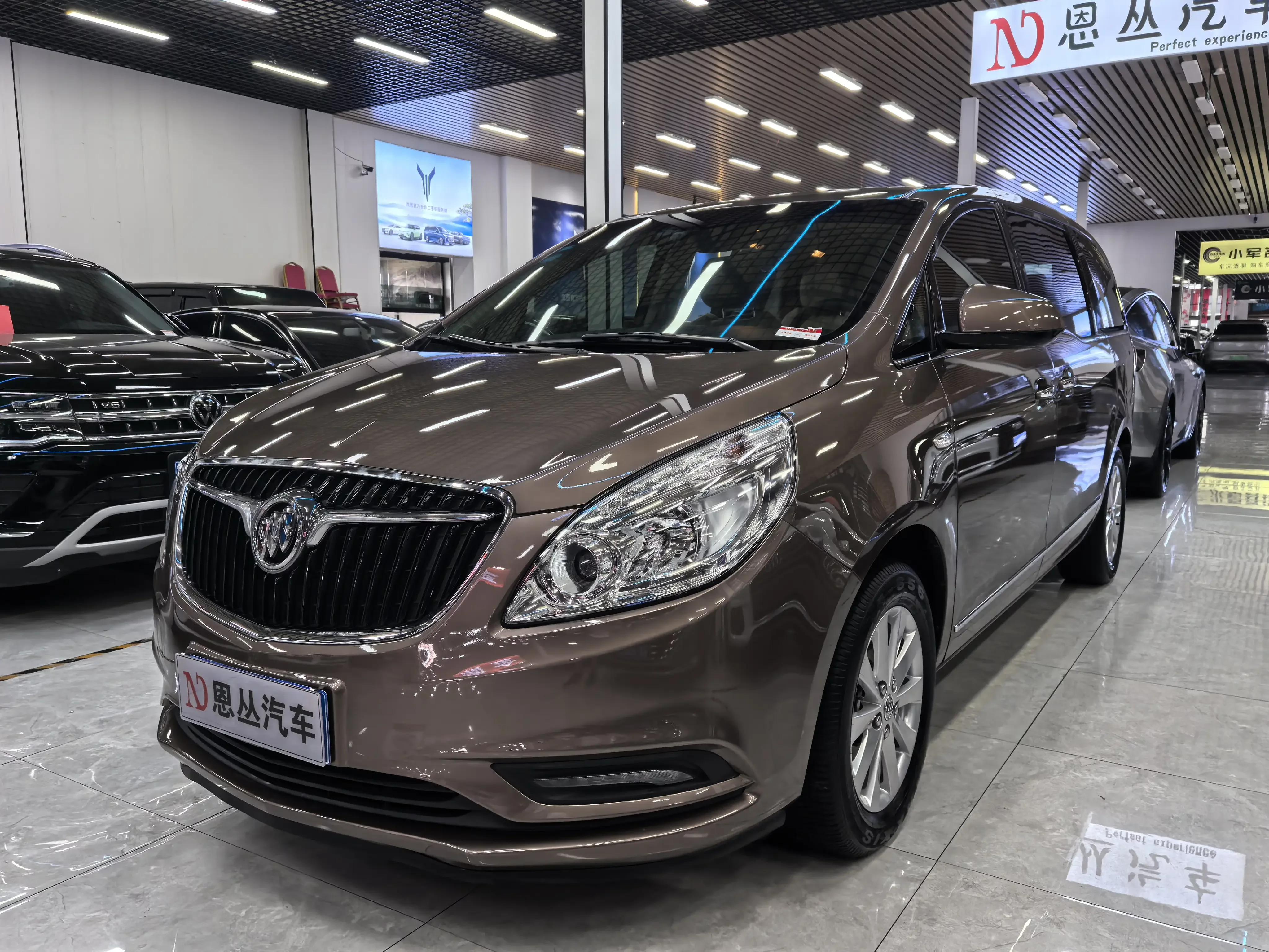Buick GL8  из Китая