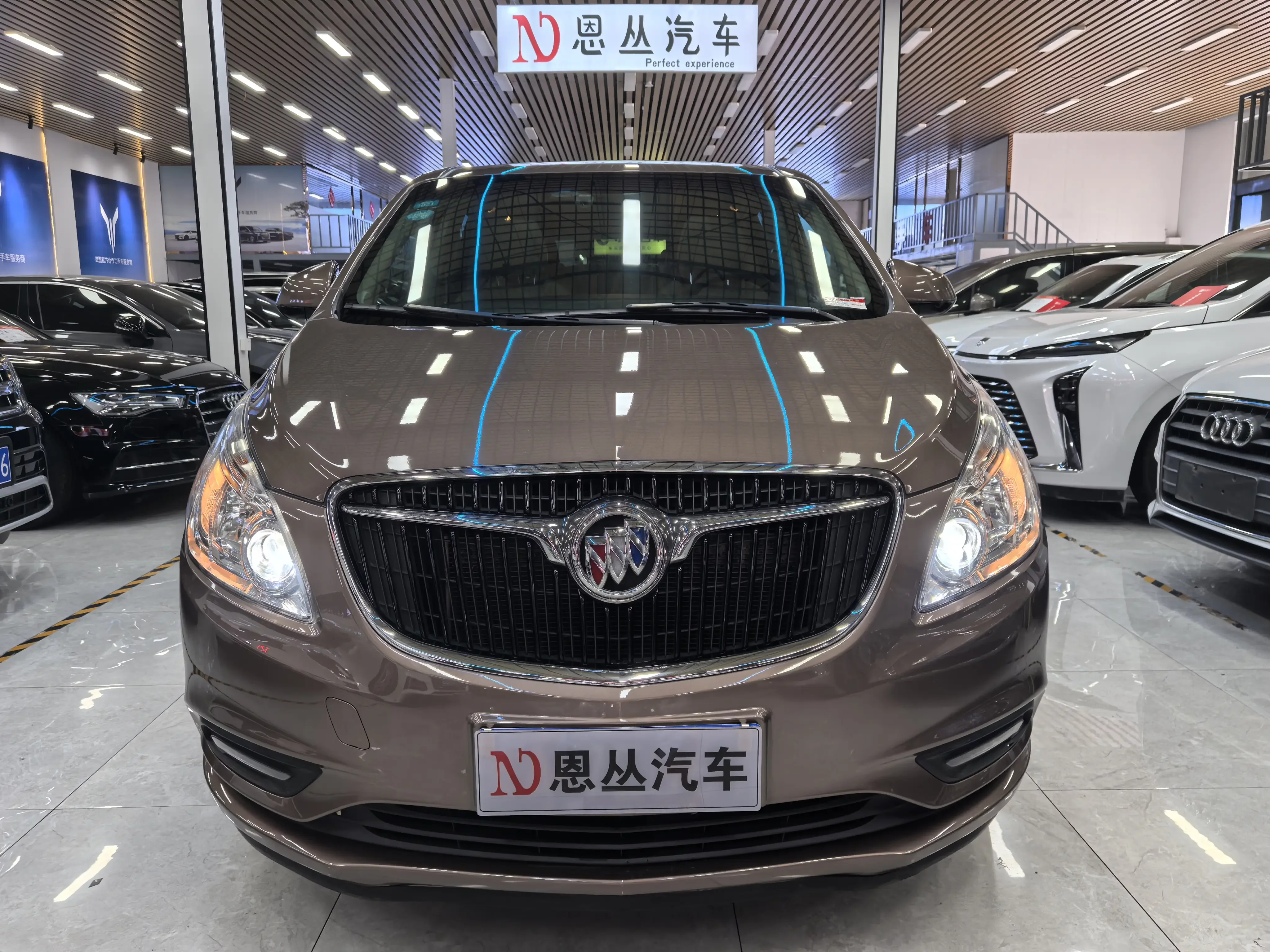 Buick GL8  из Китая