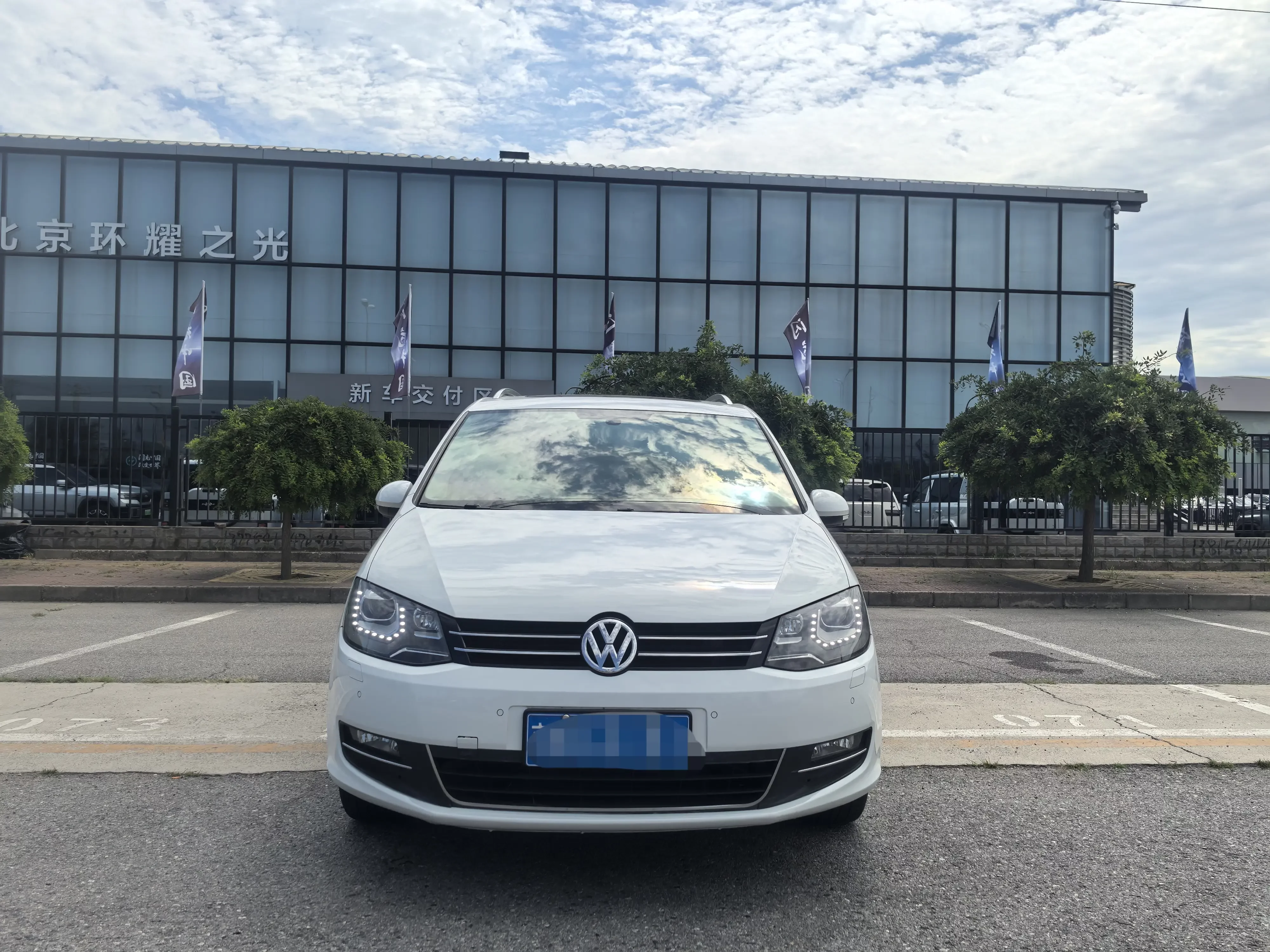 Volkswagen Sharon