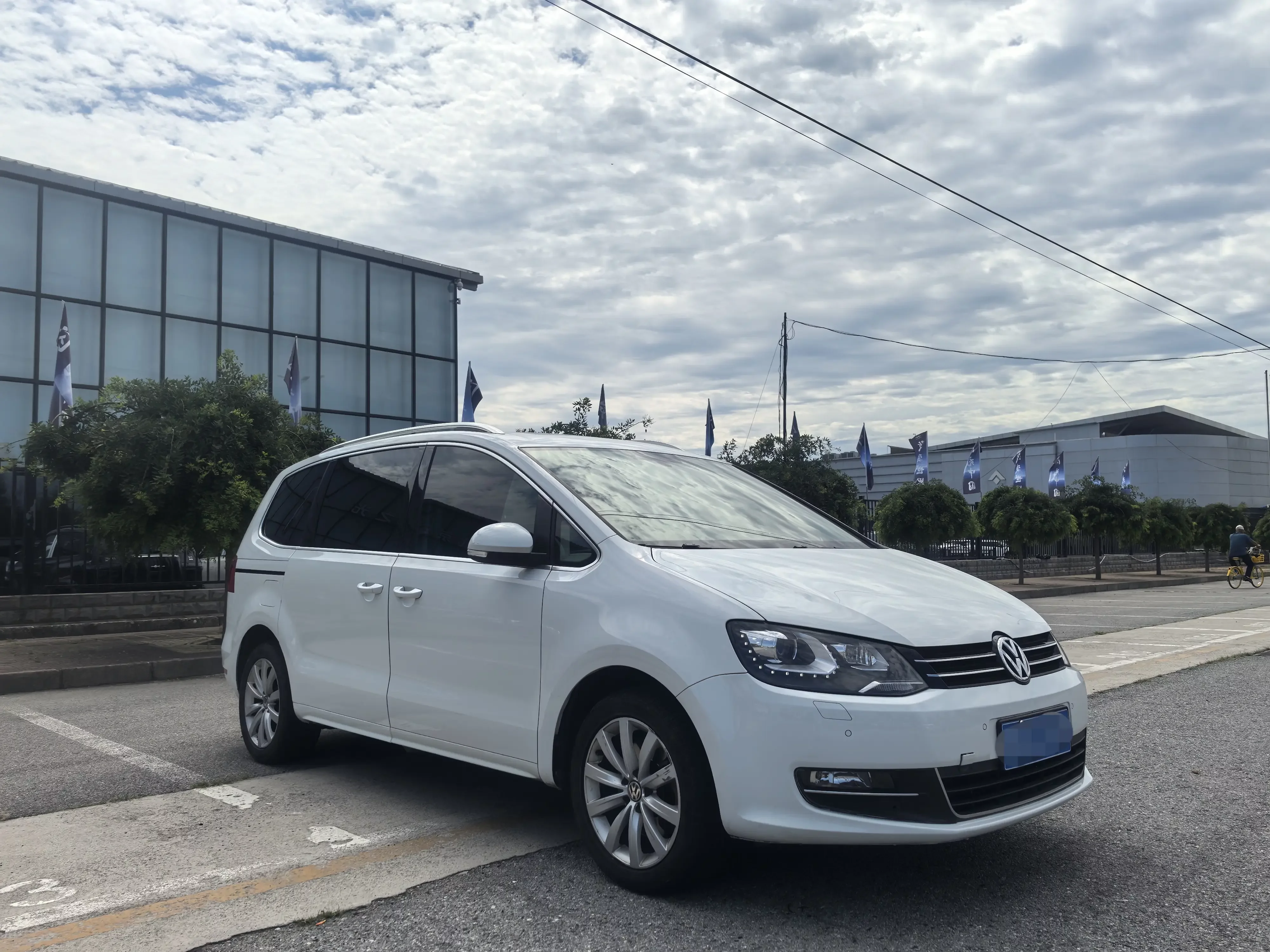 Volkswagen Sharon