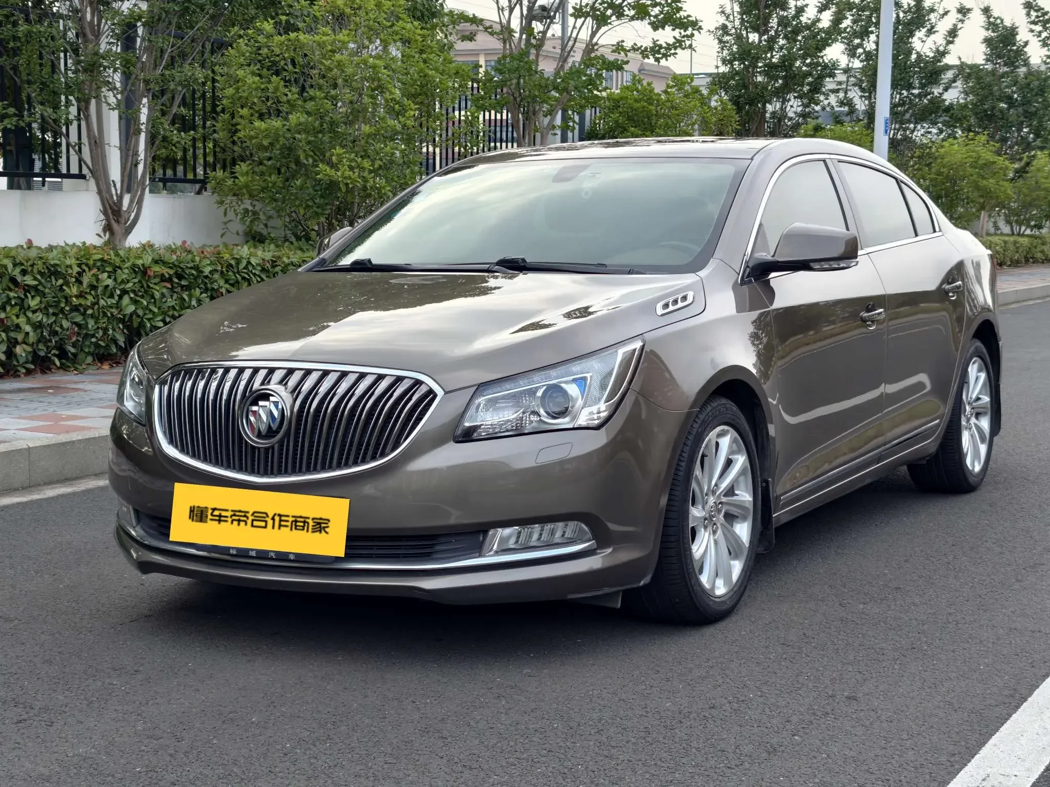 Buick LaCrosse  из Китая