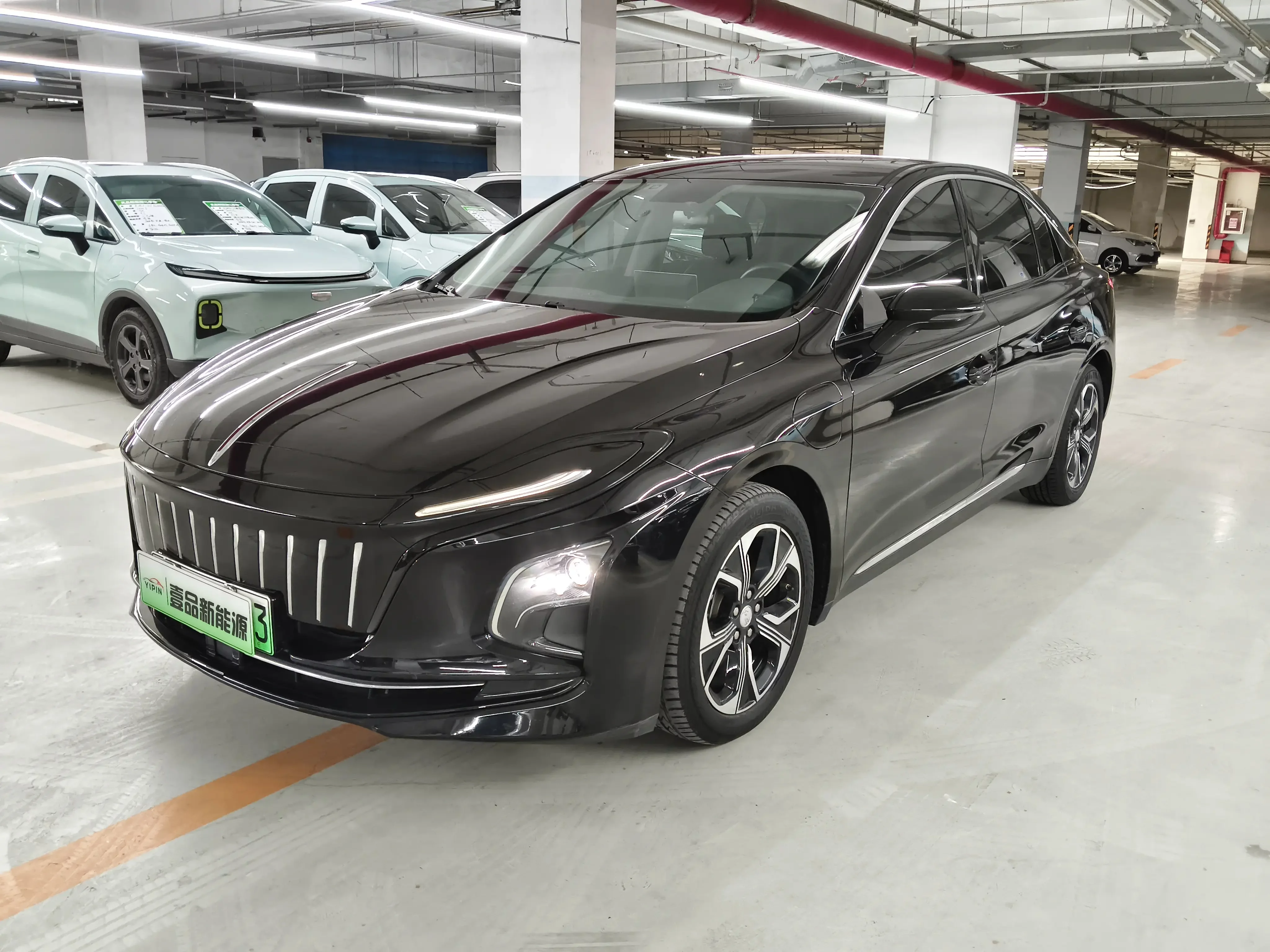 Hongqi E-QM5