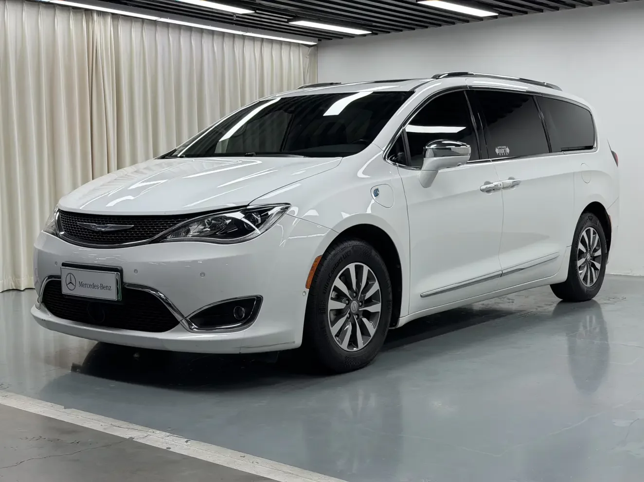 Chrysler Grand Voyager PHEV  из Китая