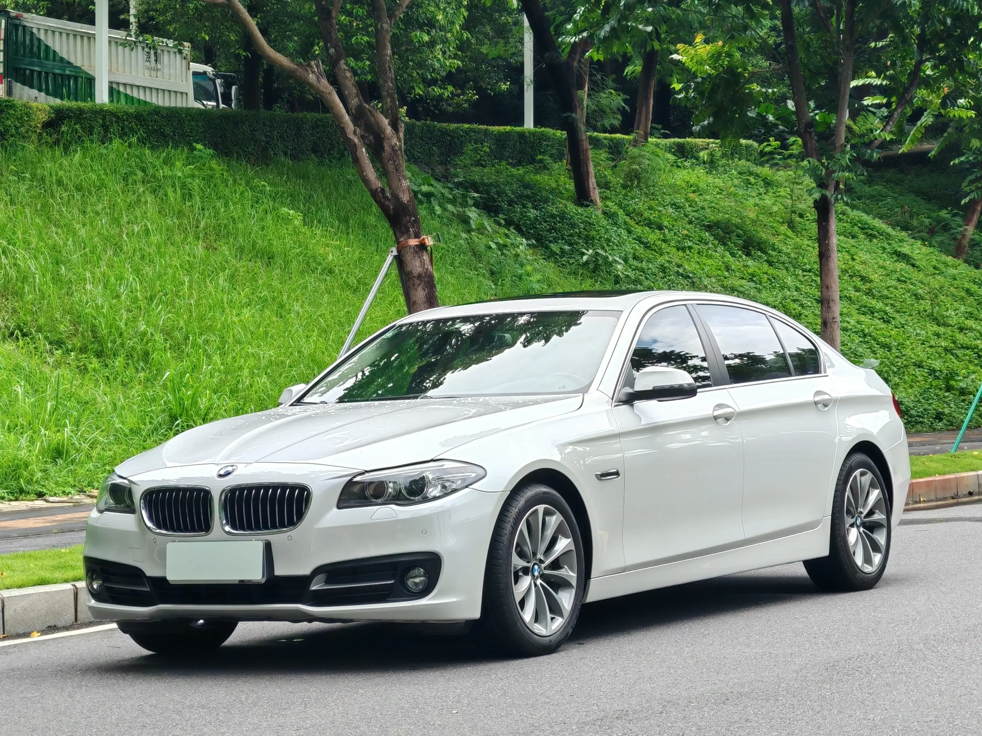 BMW 5 Series  из Китая