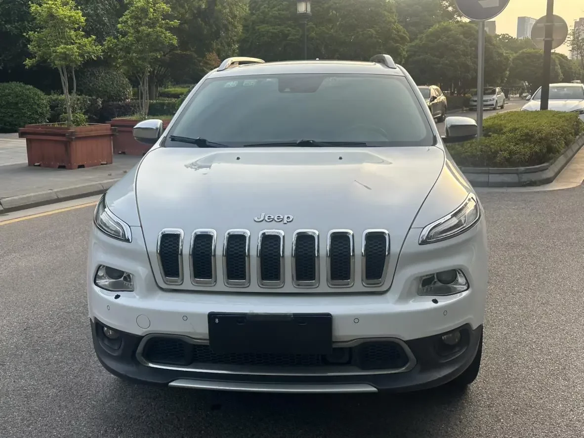 Jeep Cherokee  из Китая