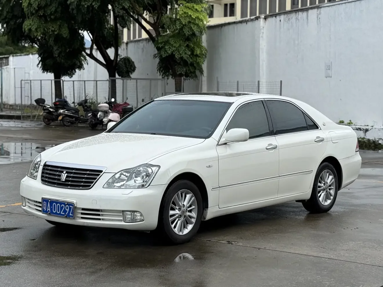 Toyota crown
