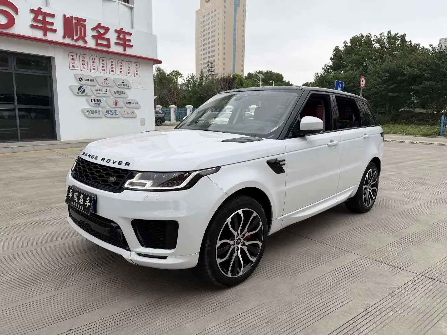 Land Rover Range Rover Sport  из Китая