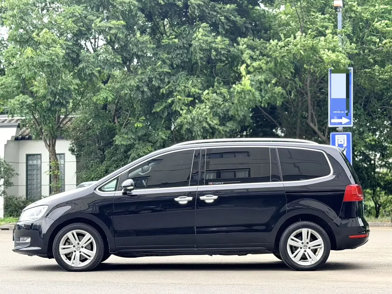 Volkswagen Sharon