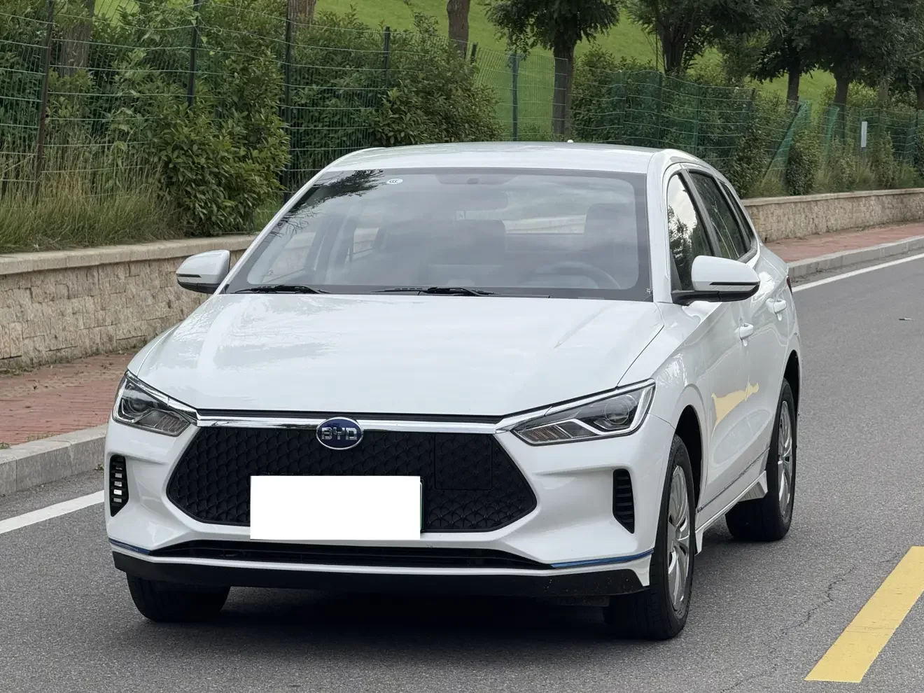 BYD e2