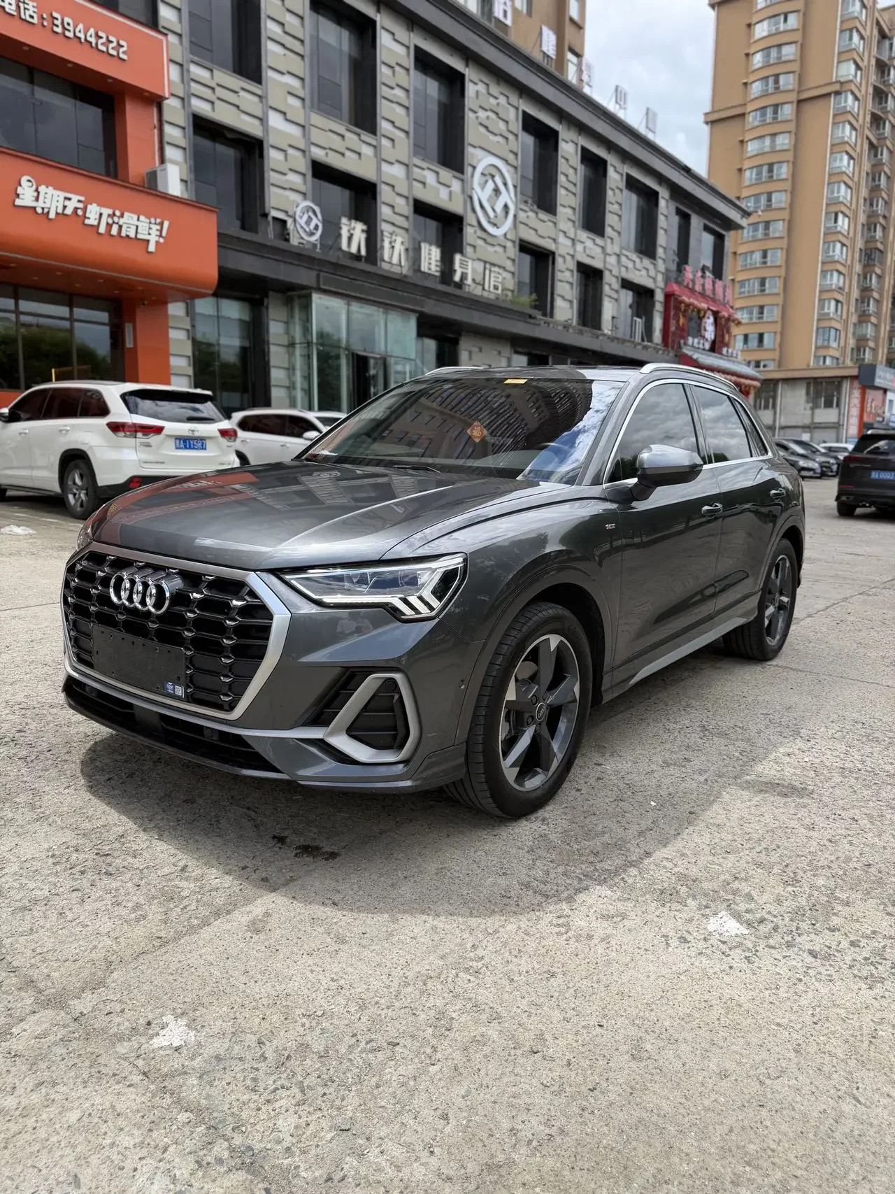 AUDI Q3