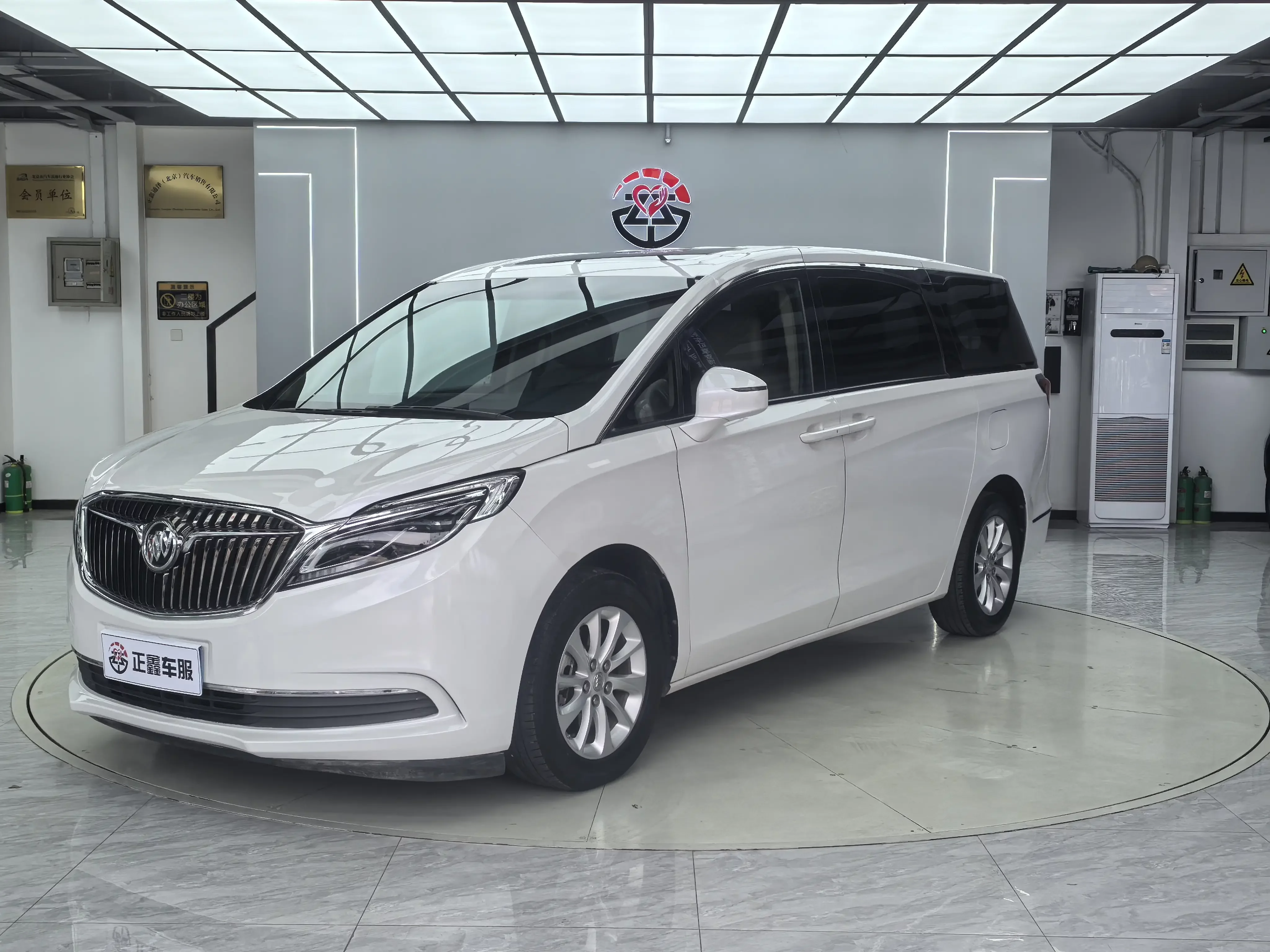 Buick GL8  из Китая