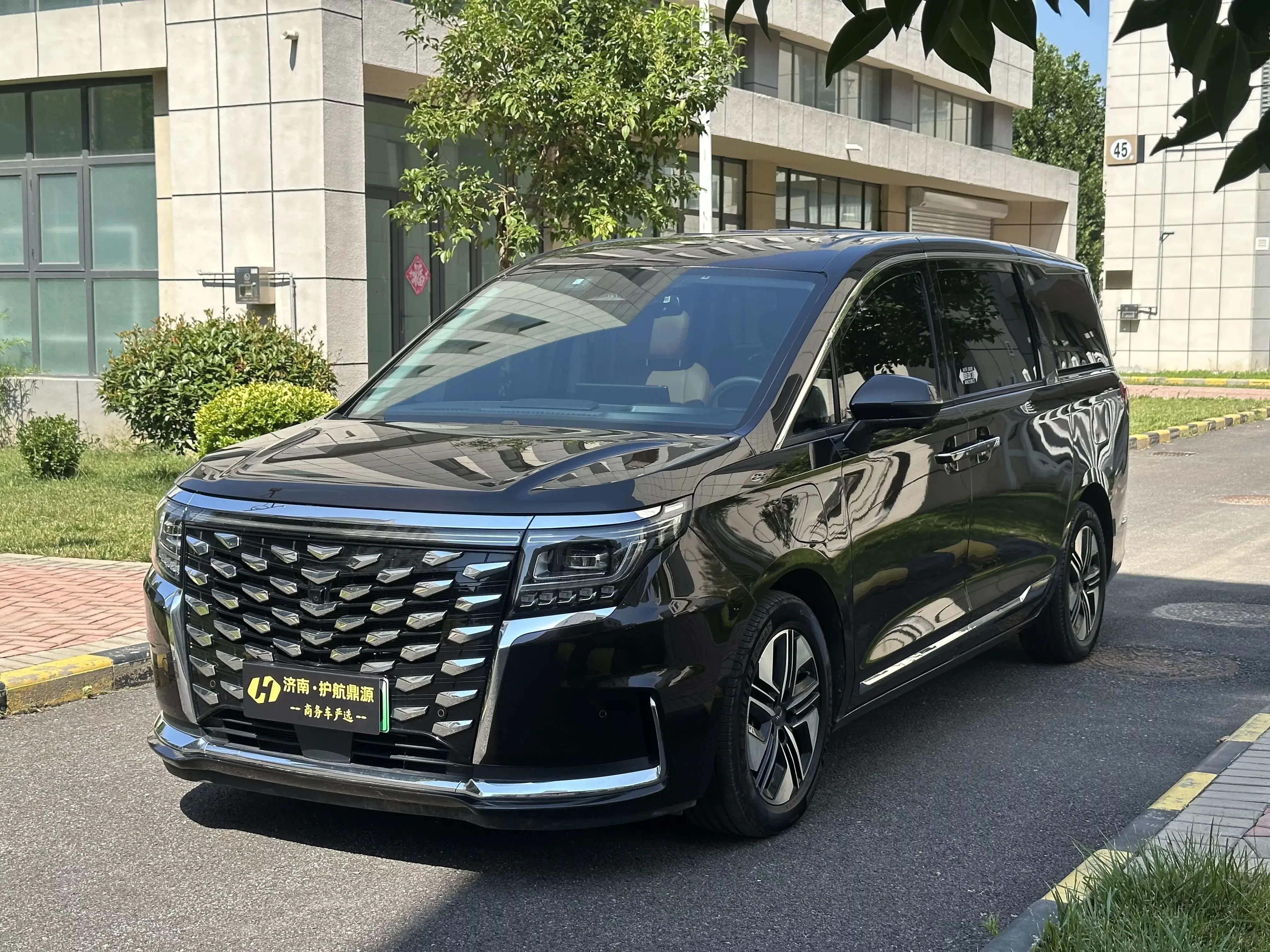 JAC Ruifeng RF8 PHEV  из Китая