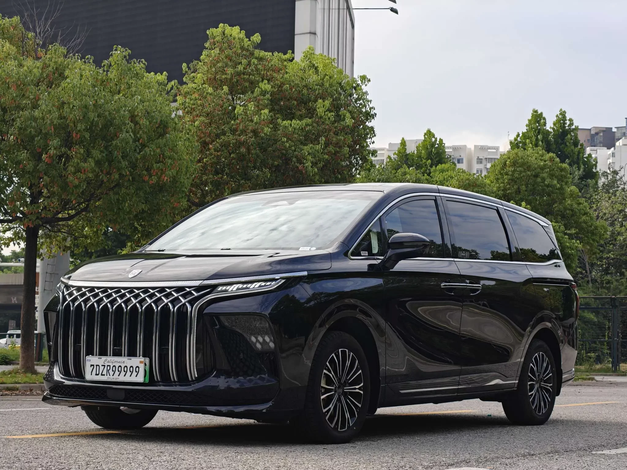 Forthing Xinghai V9  из Китая