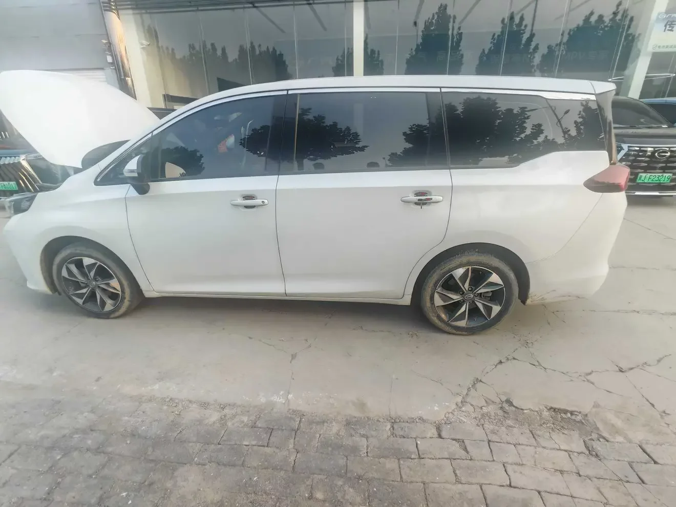 GAC Trumpchi M6  из Китая