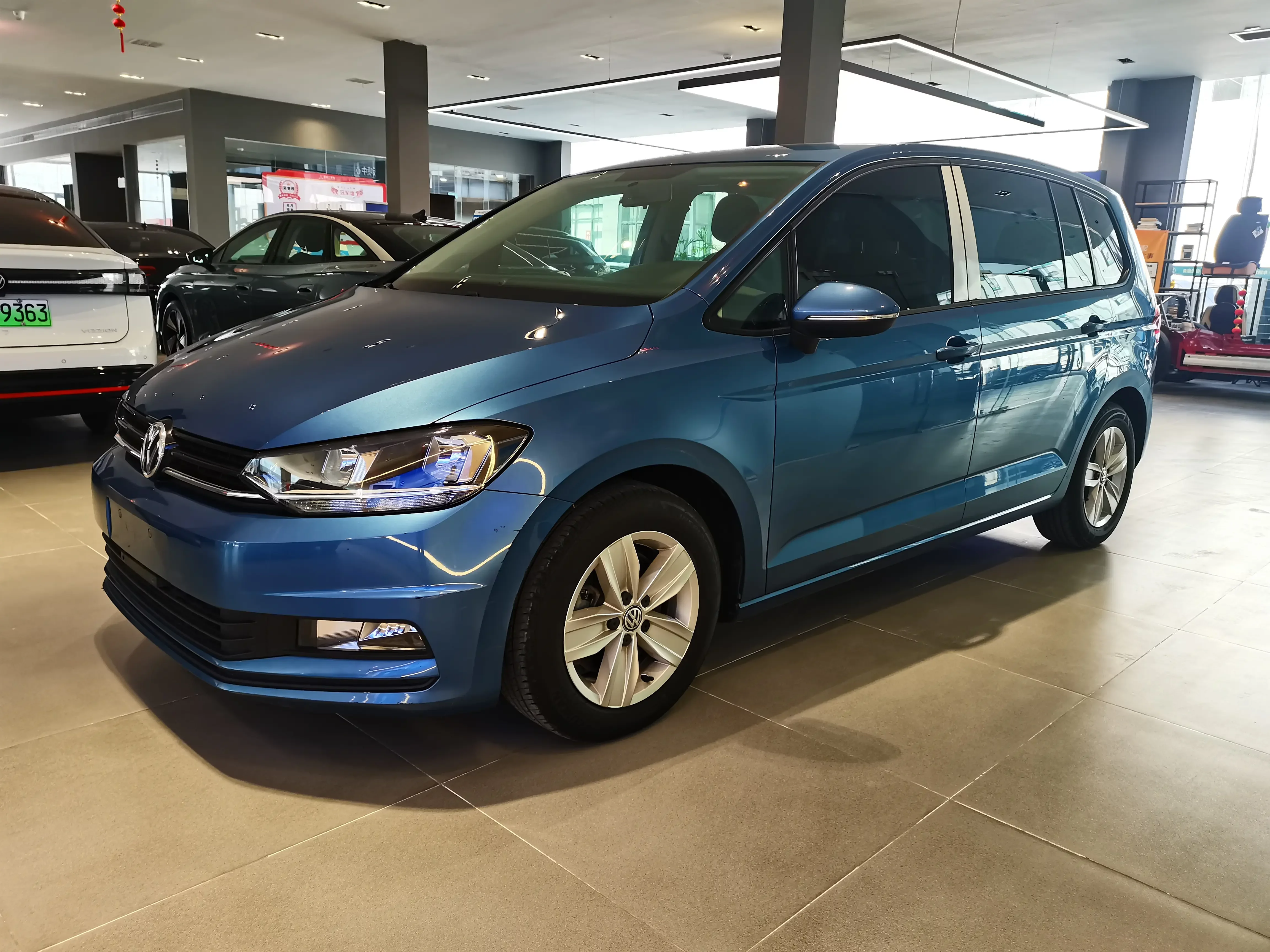 Volkswagen Touran L  из Китая