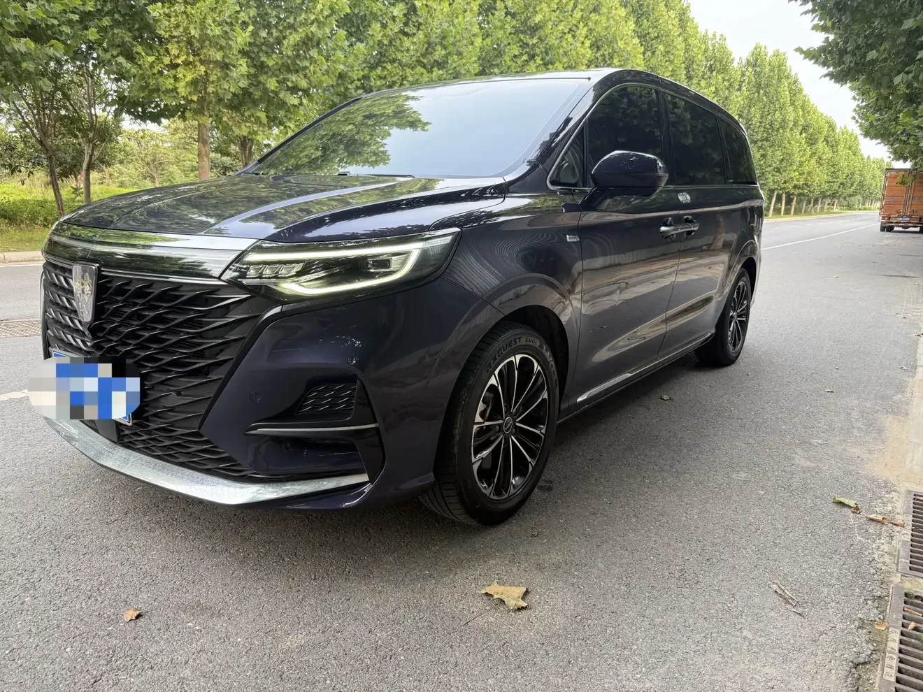 Roewe iMAX8  из Китая