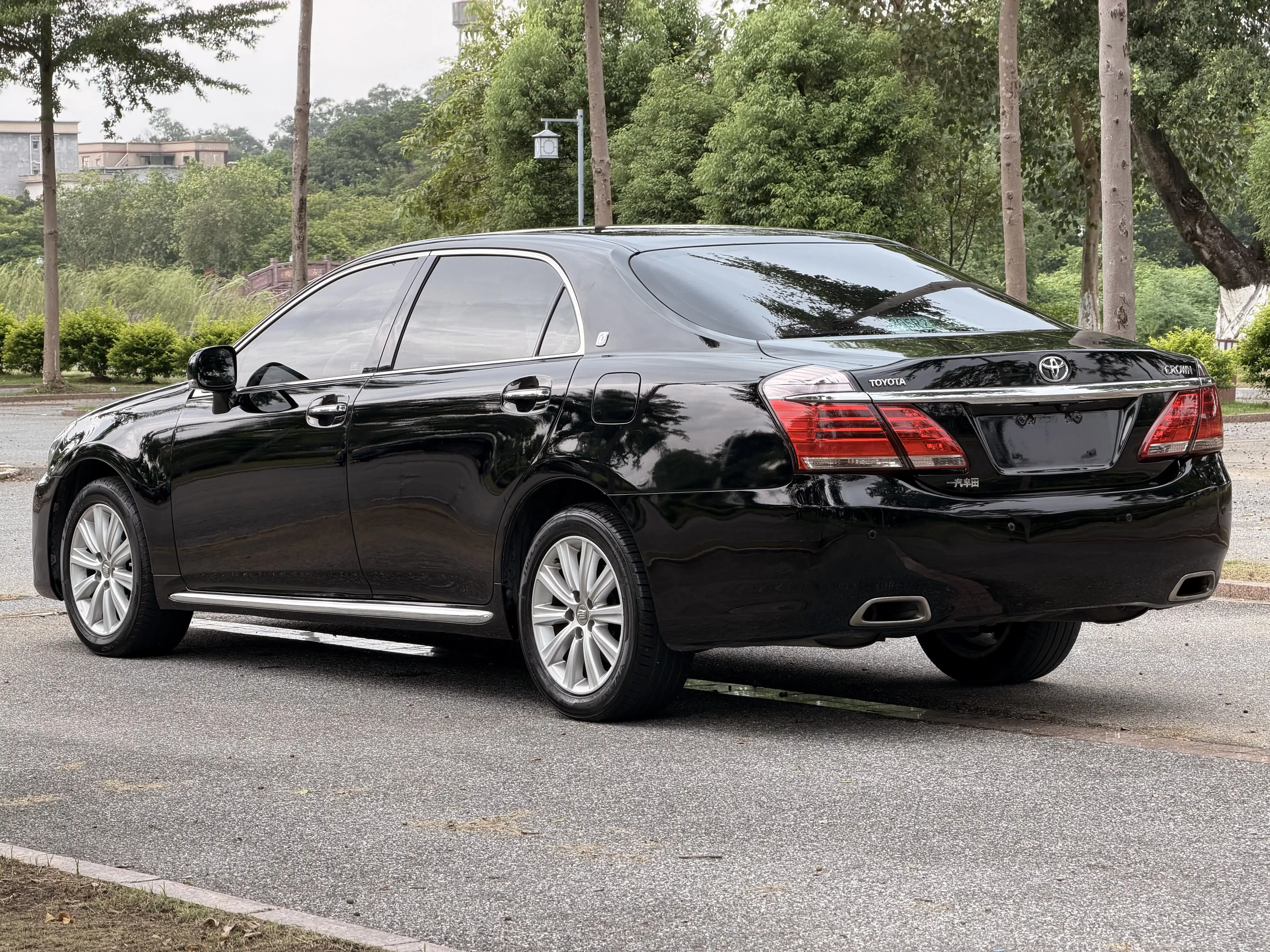 Toyota crown
