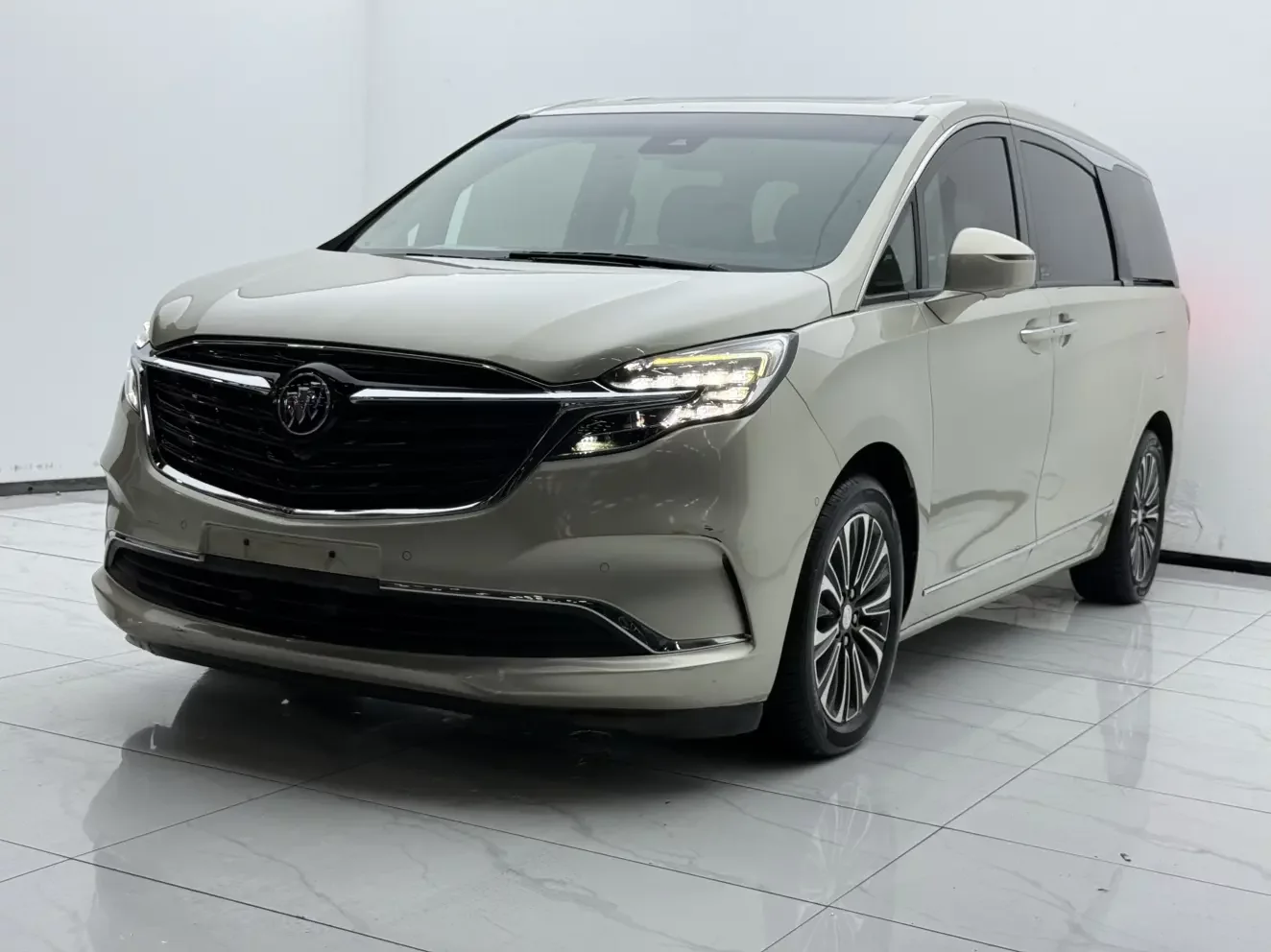 Buick GL8  из Китая